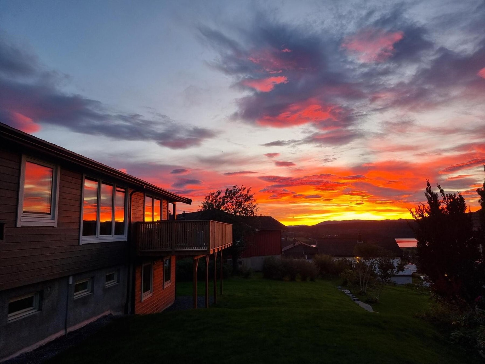 Selgers eget bilde av solnedgangen sett fra eiendommen. Galleribilde
