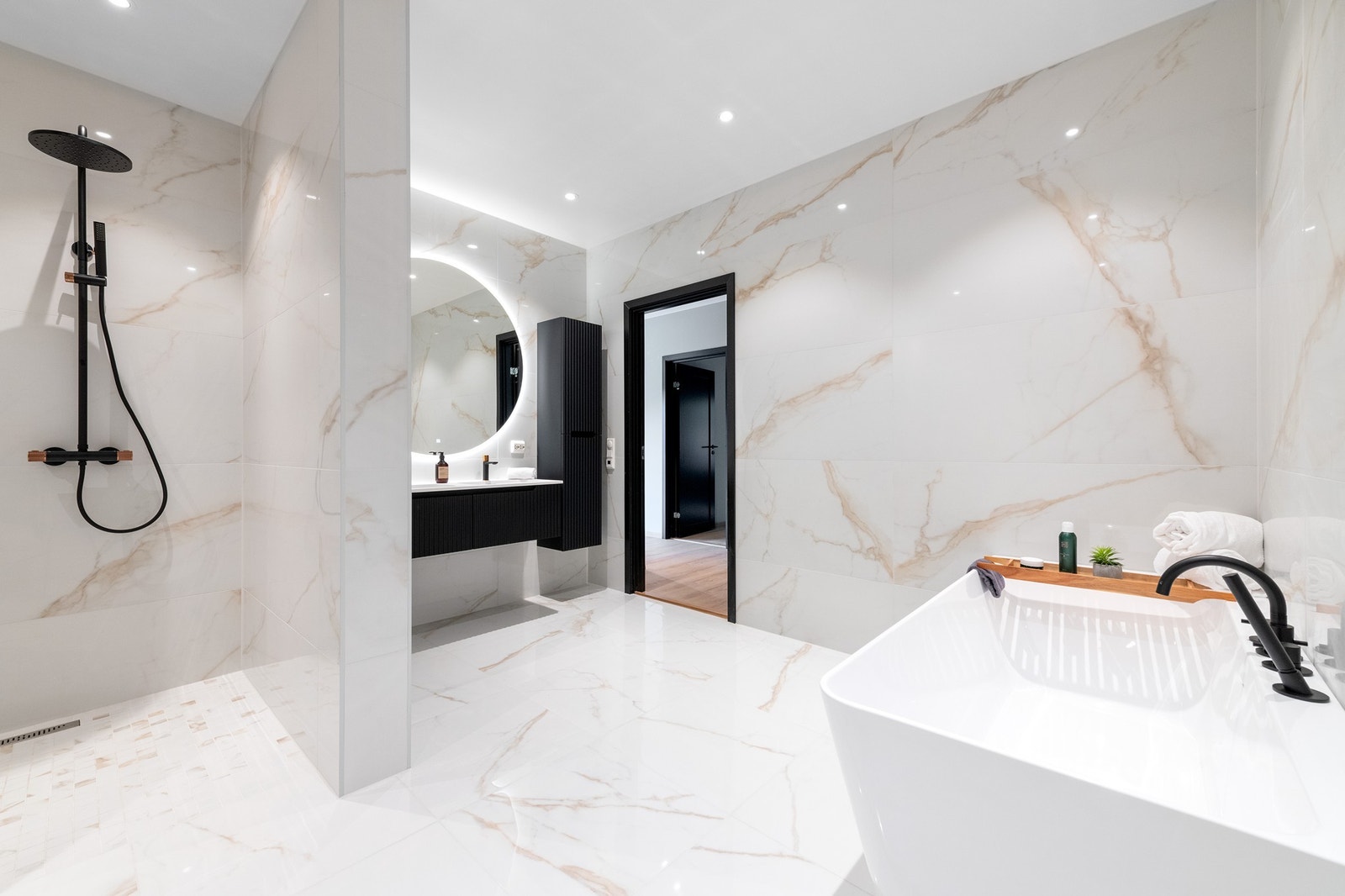 Badet har også badekar Galleribilde