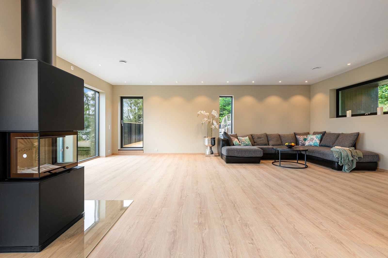 God plass til møblering med sofagruppe for hele familien Galleribilde