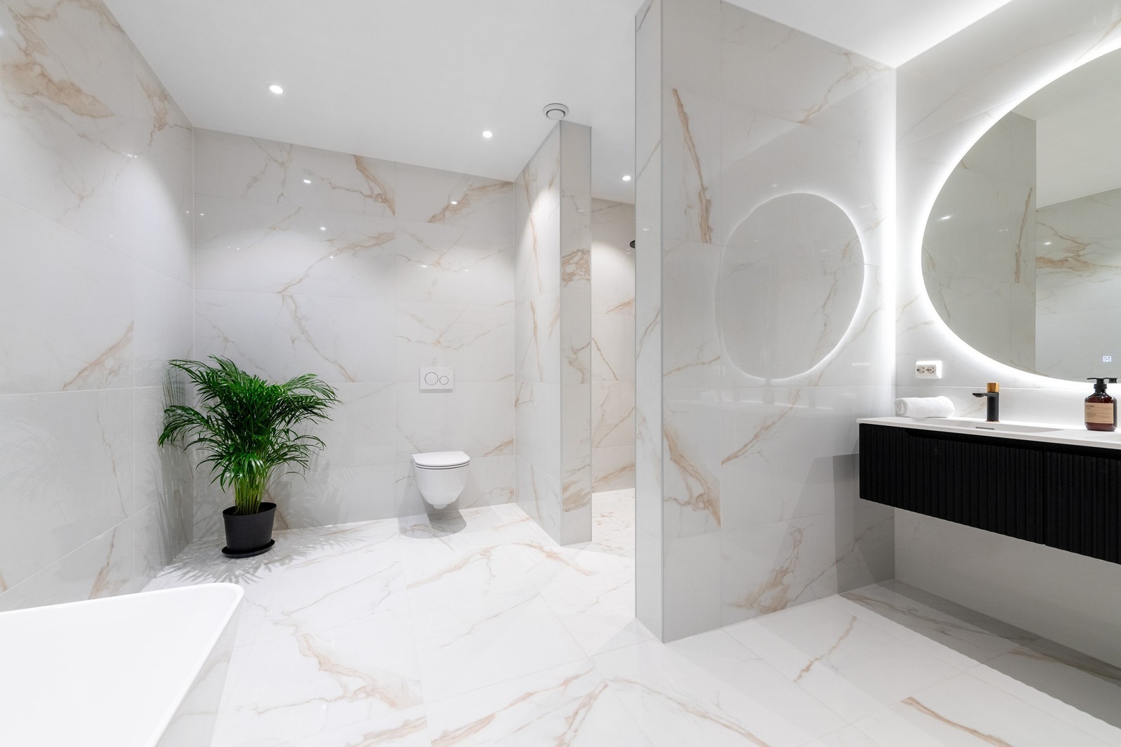 Vegghengt toalett og dobbeldusj Galleribilde