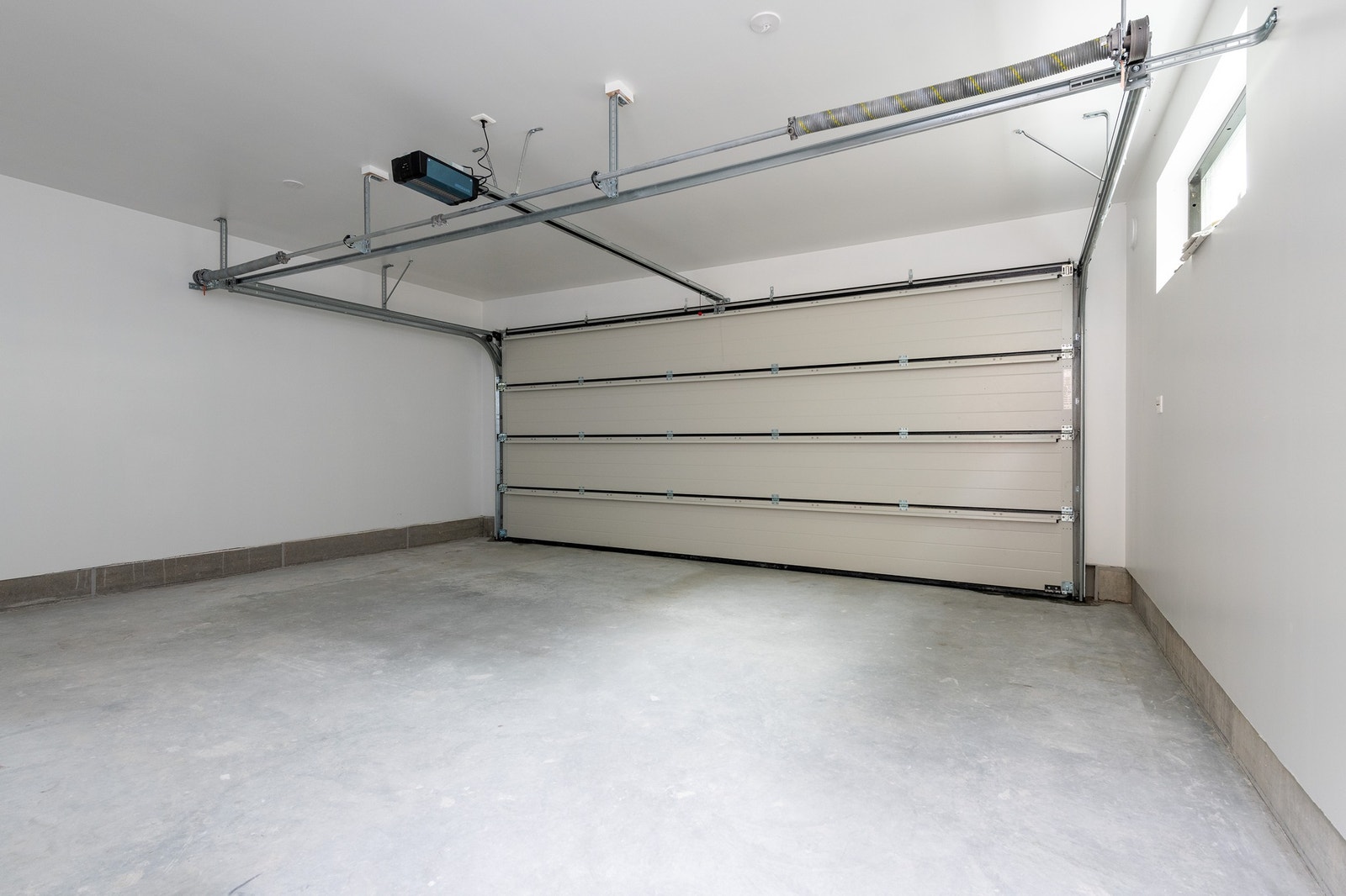 Dobbelgarasje med elport Galleribilde