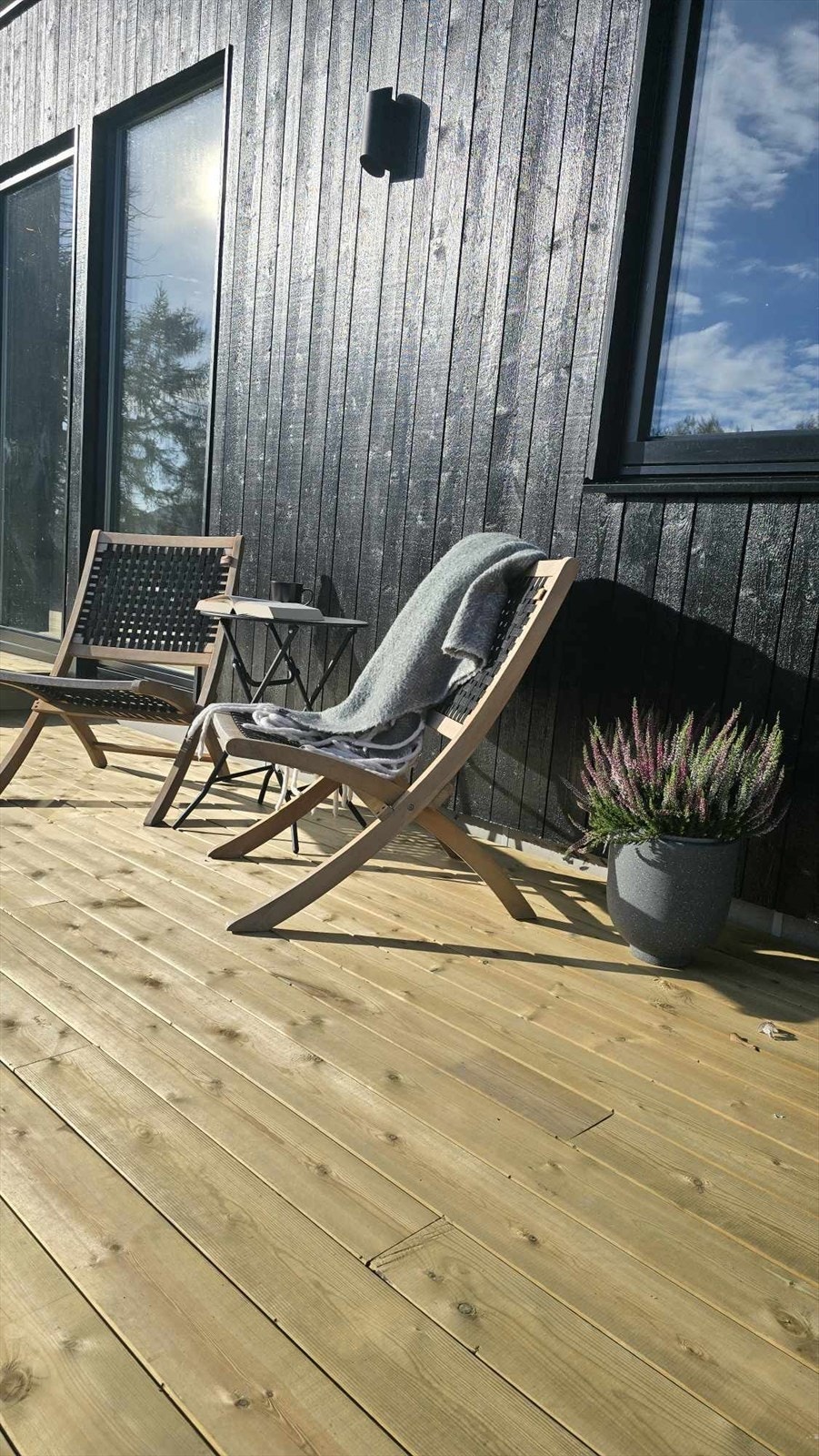 I solveggen blir det godt og varmt når sola står på Galleribilde