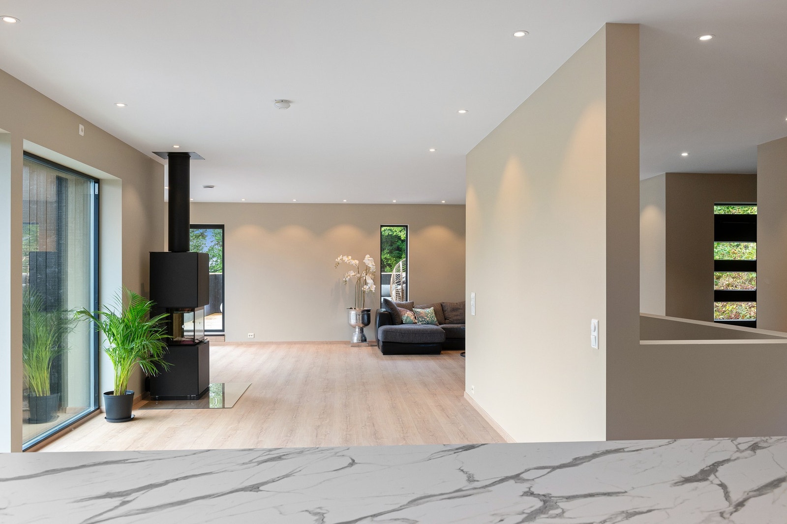 Fra stue/kjøkken er det utgang til terrassen Galleribilde