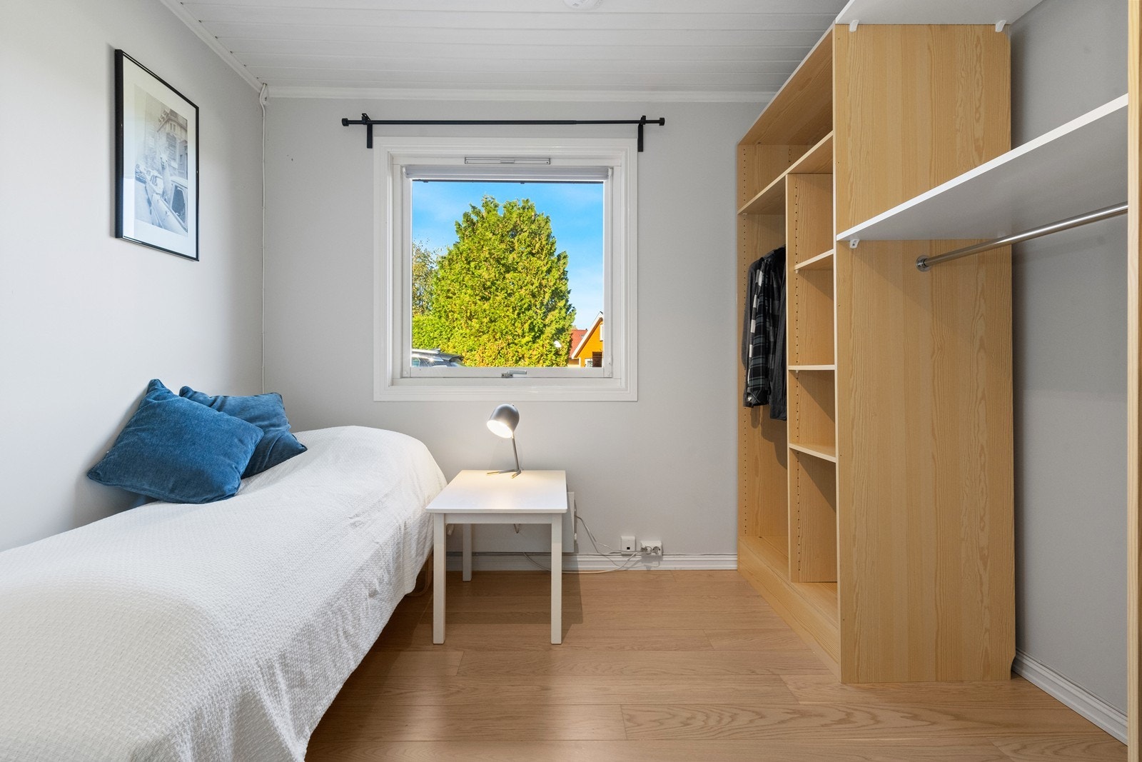 Praktisk soverom nr. 4 - kan brukes som gjesterom eller kontor. Galleribilde