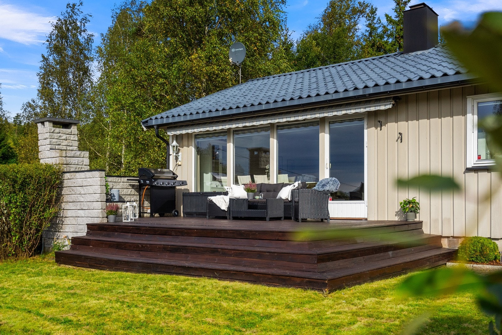 Eneboligen har en god og innholdsrik planløsning på 1 plan. Galleribilde