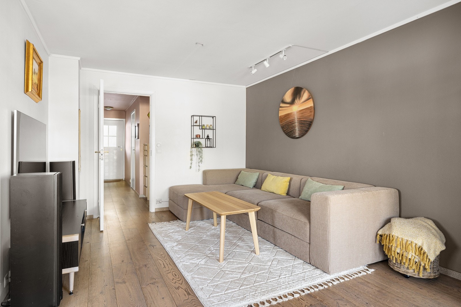 Malte flater og parkett på gulv. Galleribilde