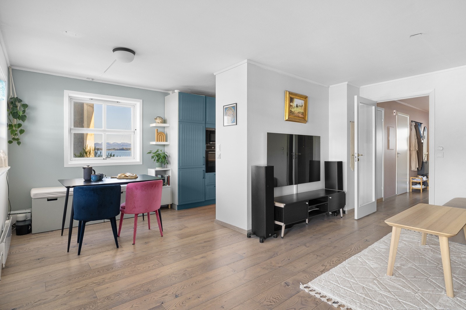 God plass for spisebord og stuekrok. Galleribilde