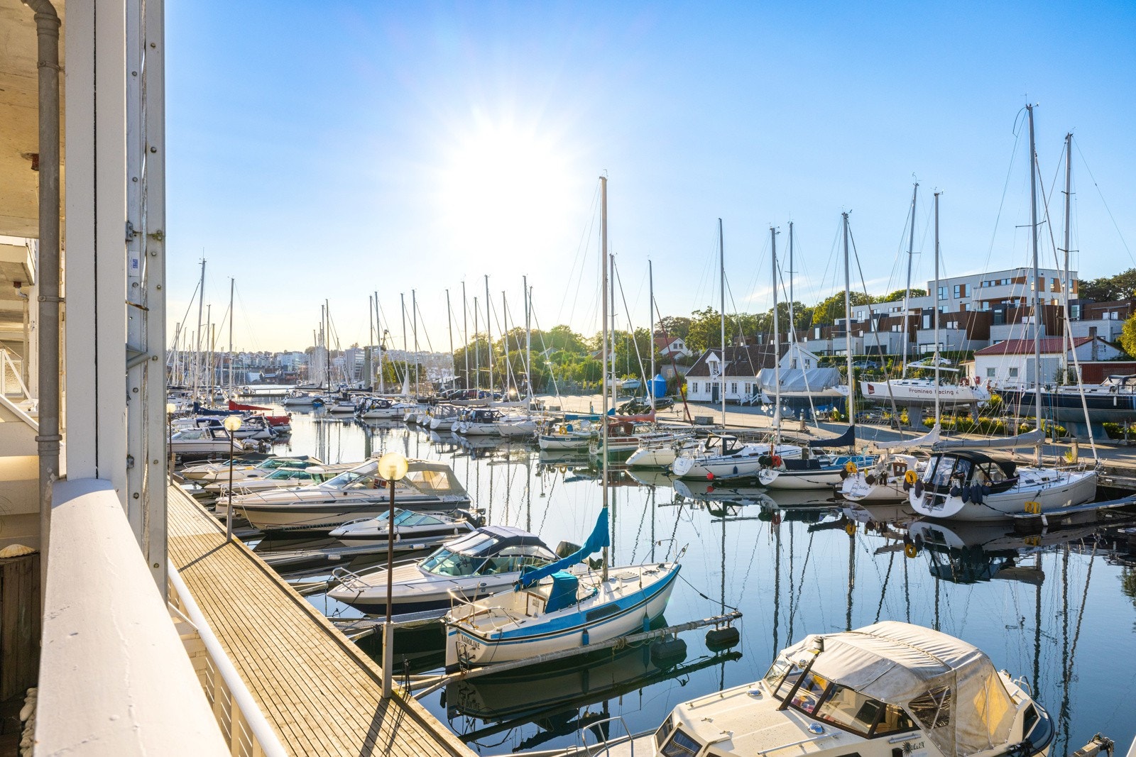 Småbåthavn rett utenfor. Mulighet for å leie båtplass. Galleribilde
