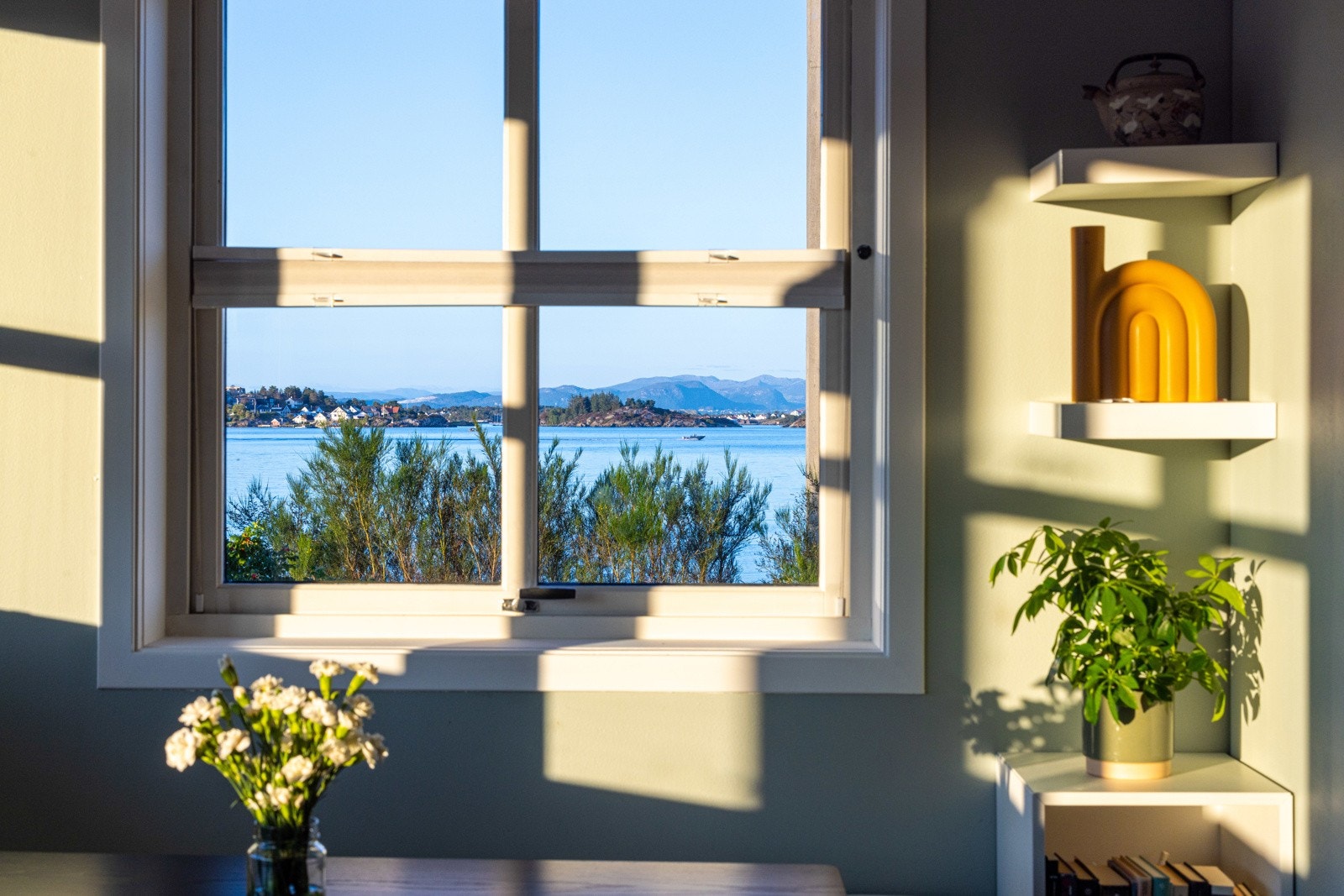 Utsikten kan nytes i rolige omgivelser med lyden av bølger og frisk sjøluft. Galleribilde