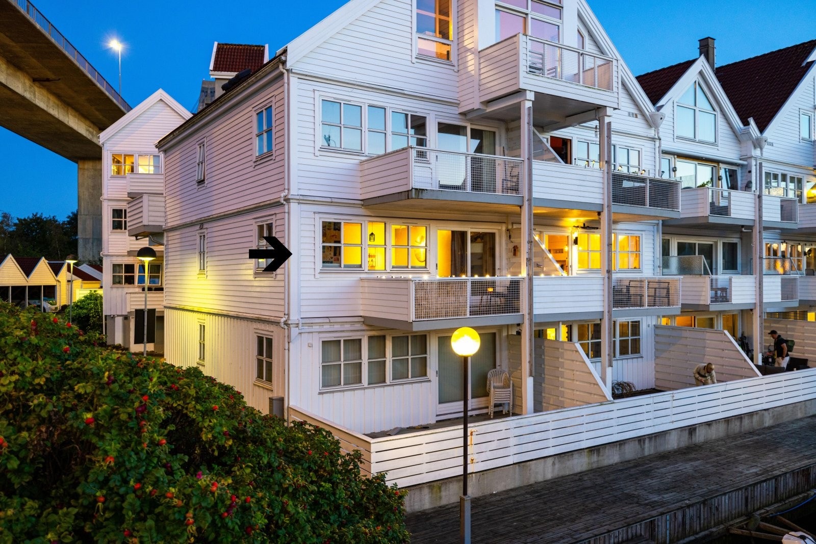 Området byr på et rikt bomiljø med gangavstand til dagligvarebutikker, barnehager, skoler og gode kollektivforbindelser. Galleribilde