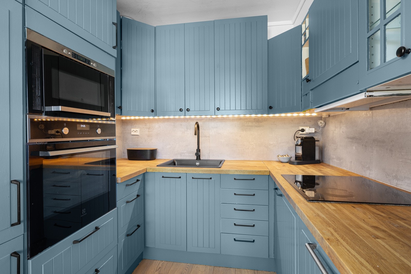 Integrerte hvitevarer medfølger handelen. Galleribilde