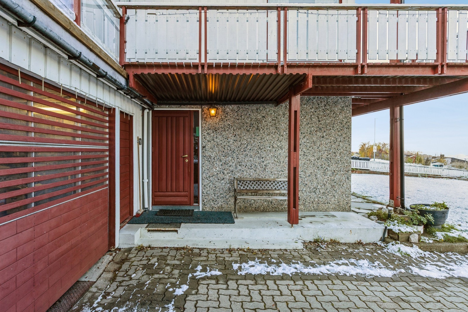 Fasade, adkomst og inngangsparti. Galleribilde