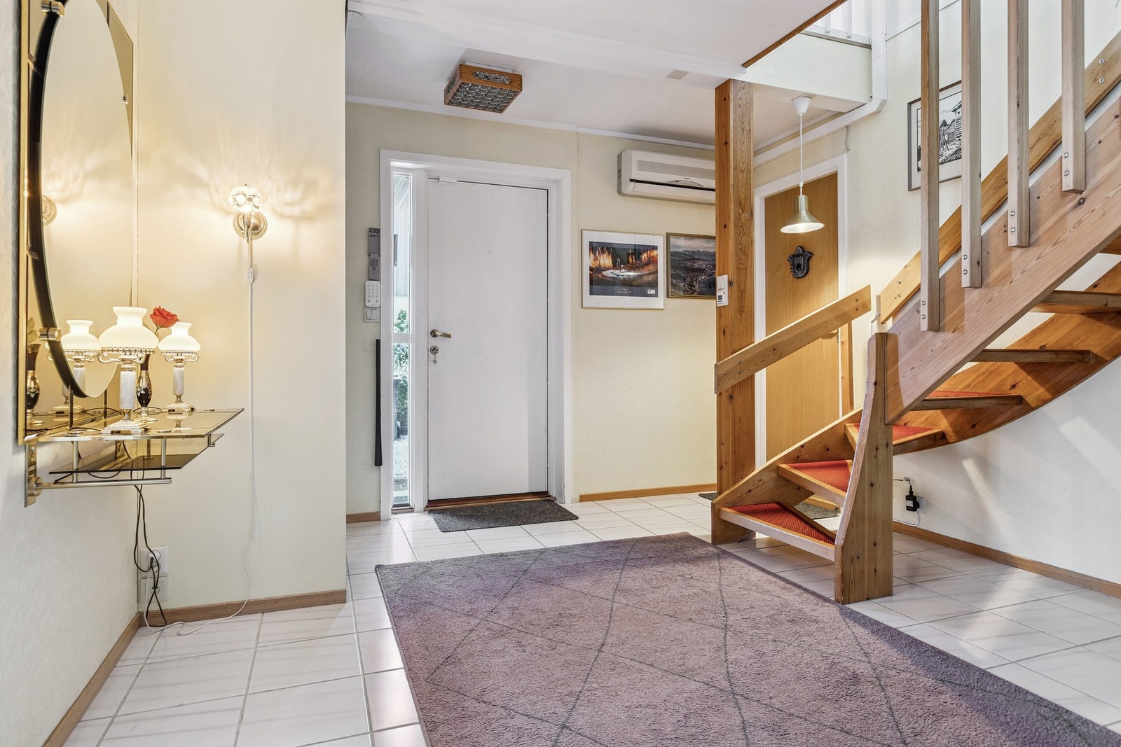 Vi er nå i inngangsparti/hall. Galleribilde