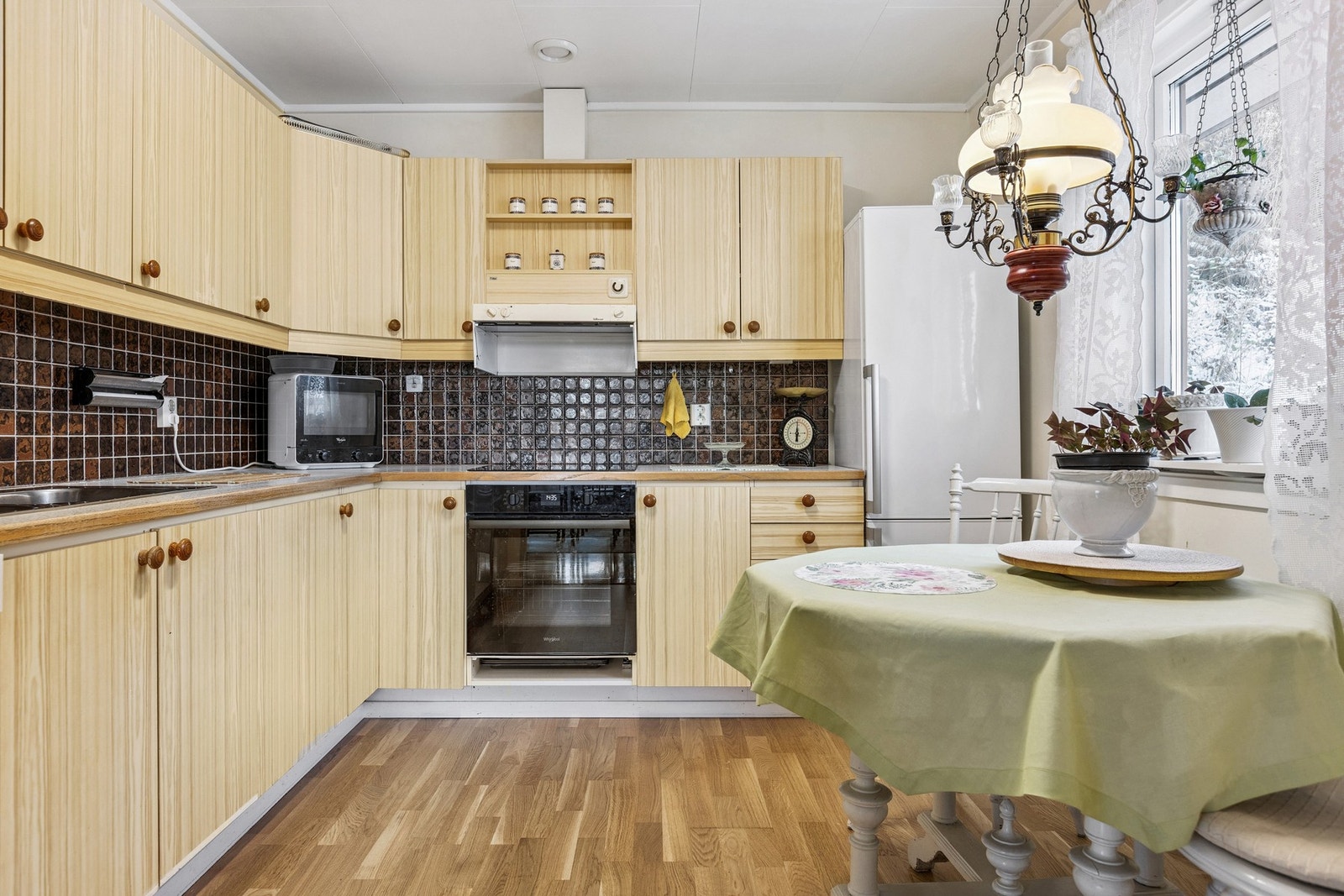 Innredningen er fra byggeår 1981. Galleribilde