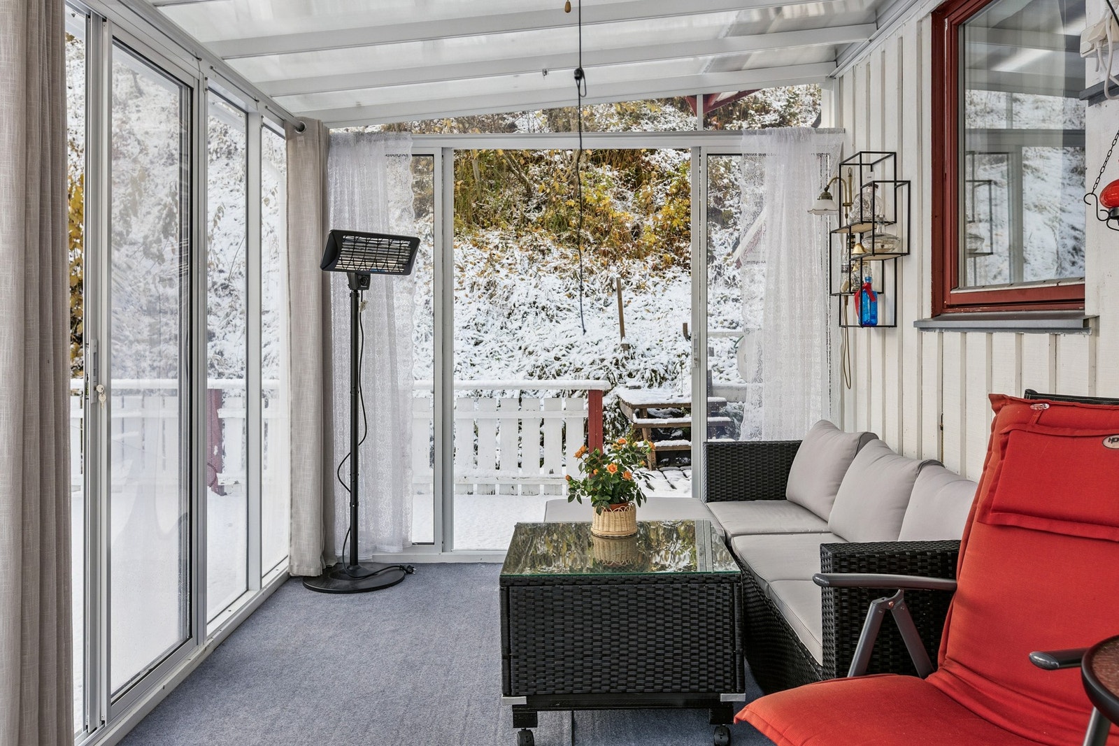 Fin, lun plass for dine dager. Galleribilde