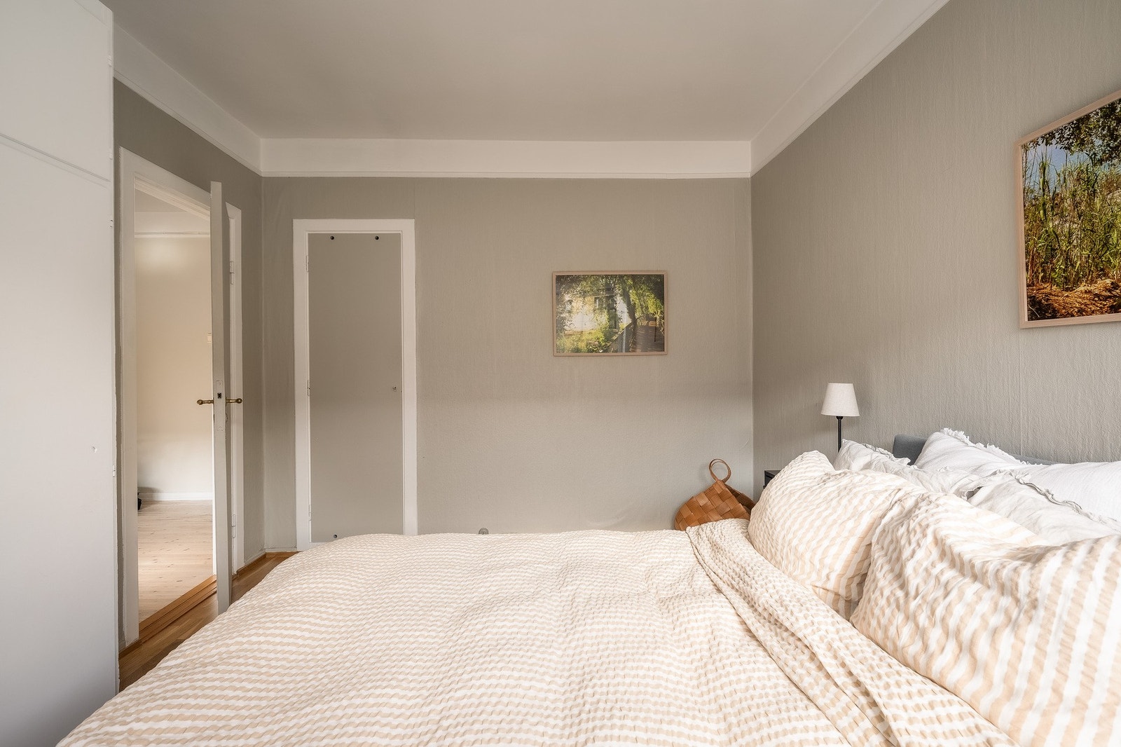 Det er også anledning for å ha en pult/kontor på soverommet ved behov. Galleribilde