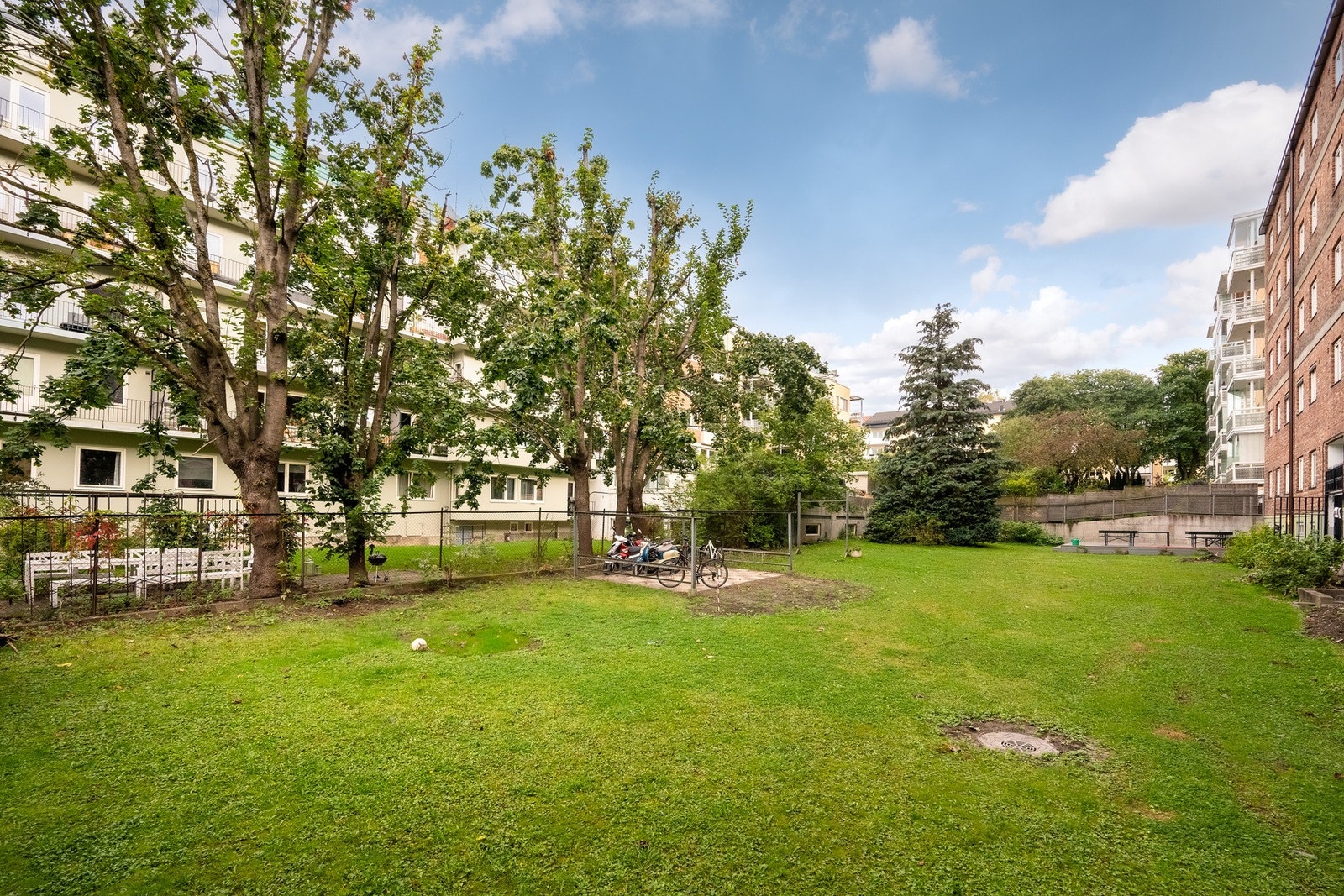 På sommeren kan dagene nytes i bakgården. Galleribilde