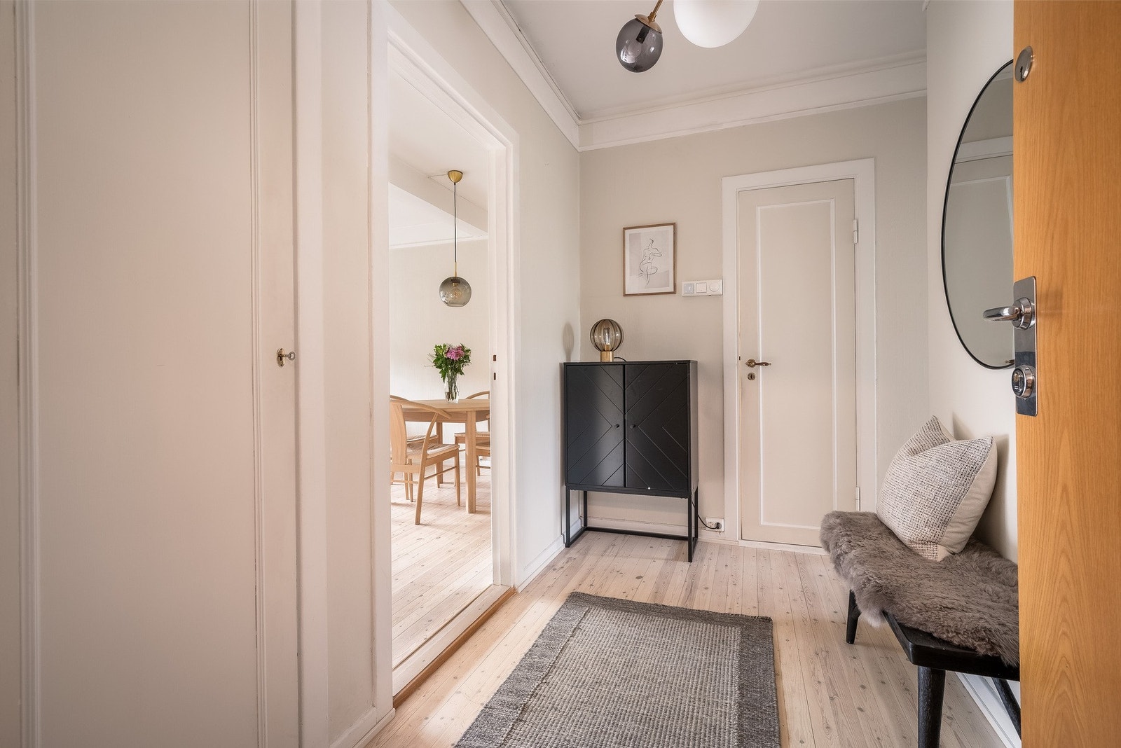 I entréen er det kott for oppheng av yttertøy. Galleribilde