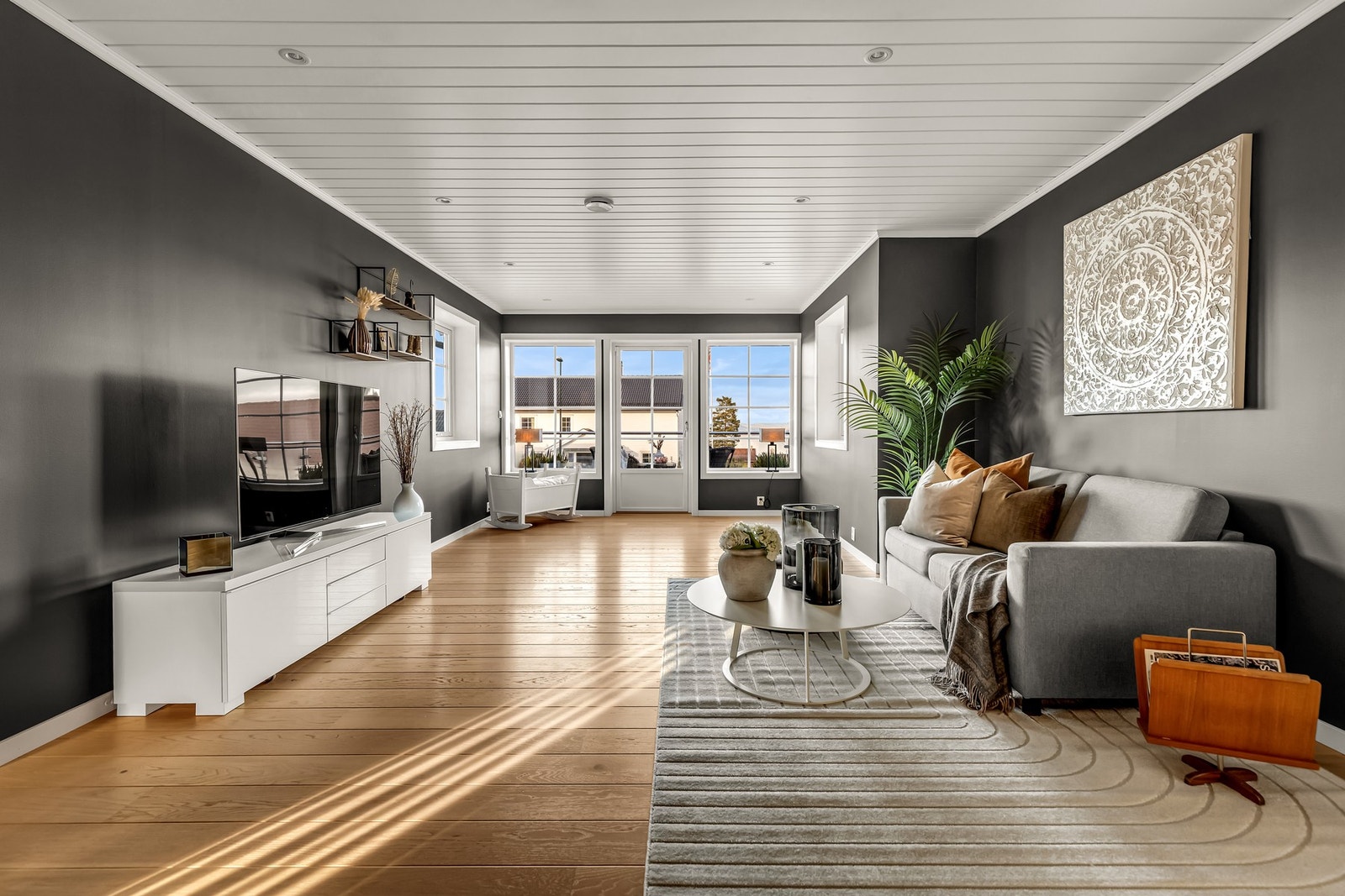 TV-stuen er et fleksibelt rom som også kan fungere som lekeområde eller hjemmekontor. Galleribilde