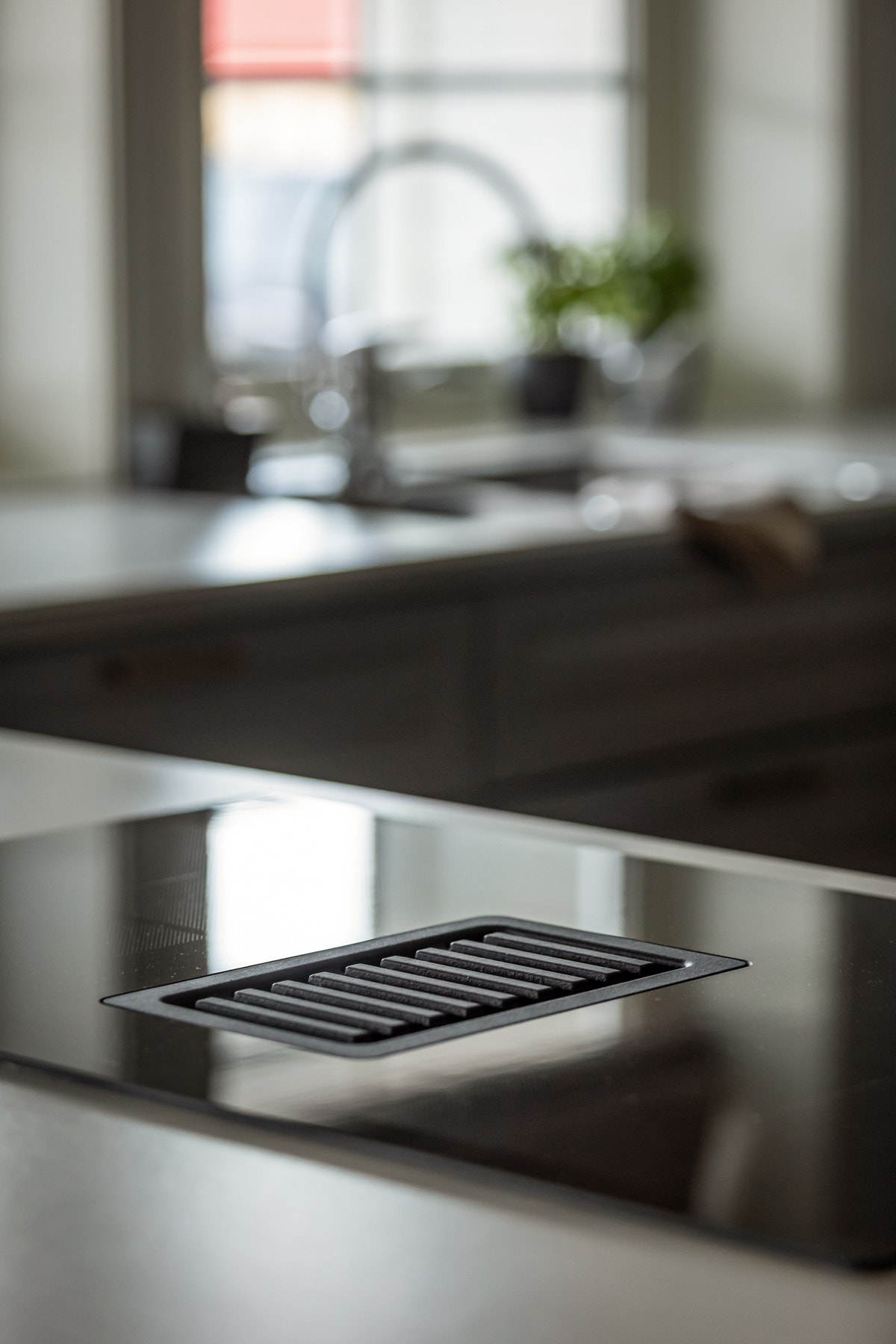 Kjøkkenet har en perfekt balanse mellom funksjon og design - et rom det er lett å trives i. Galleribilde