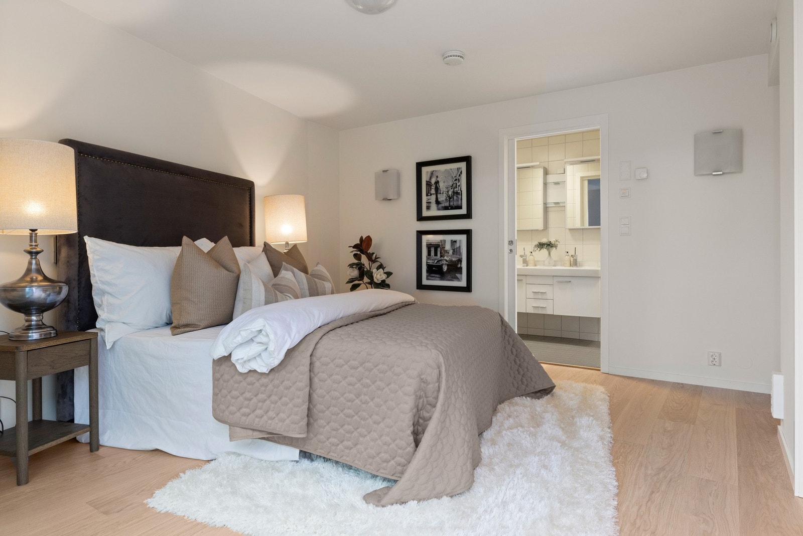 Adkomst til bad i tilknytning til soverommet Galleribilde