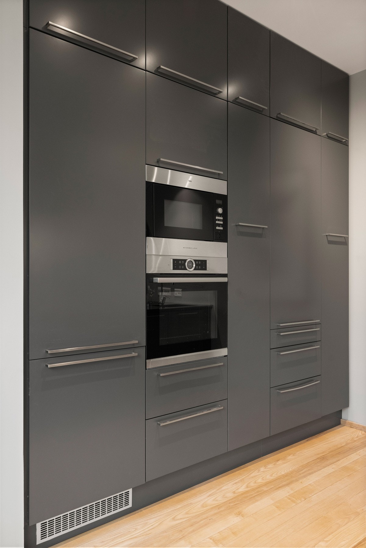 Integrert komfyr og microbølgeovn på vegg Galleribilde