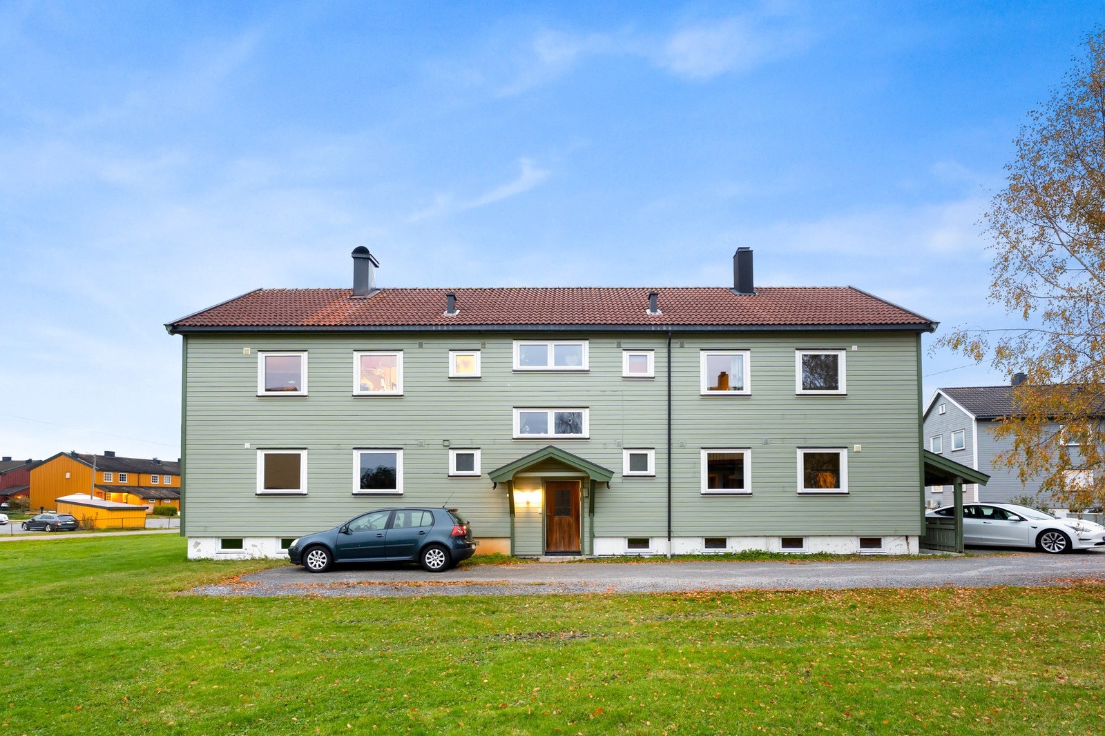 Felles inngangsparti med takoverbygg. Galleribilde