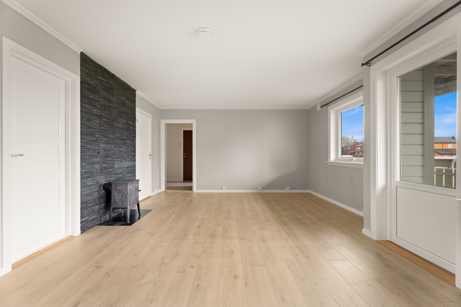 Vinduer og balkongdør fra 2025 med 3-lags glass. Galleribilde