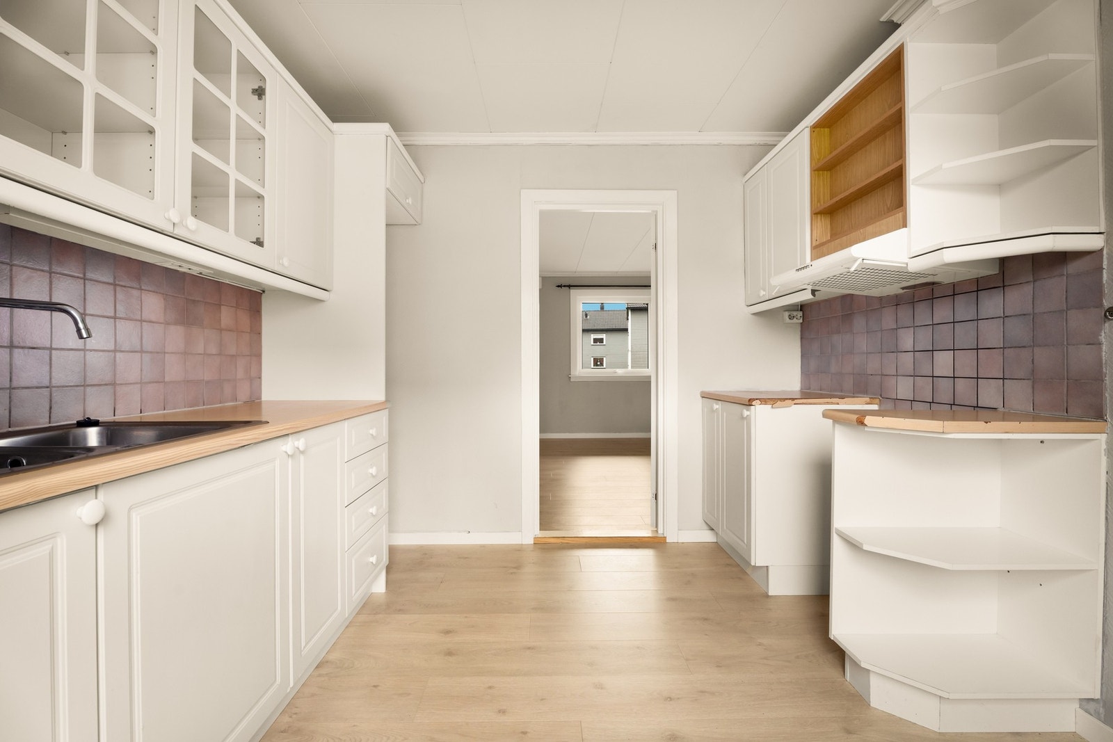 Innredning med profilerte fronter. Galleribilde