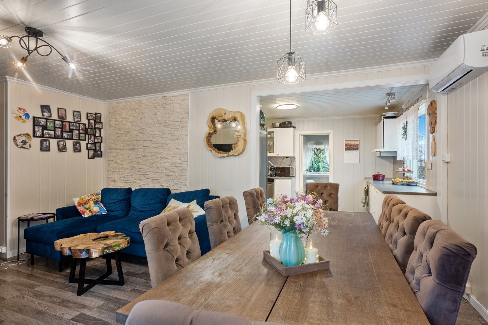 Velkommen inn i leiligheten i 1.etg! Denne er i dag utleid, leieforhold medfølger om ønskelig. Galleribilde