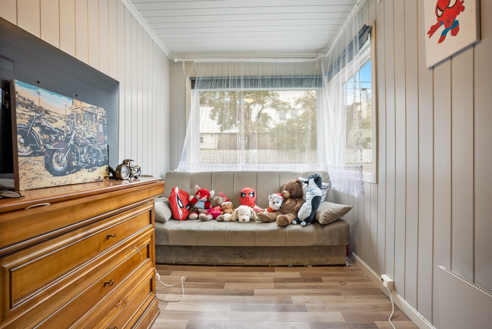 Soverom i 1. etasje som passer ypperlig til gjesterom, barnerom eller kontor. Galleribilde