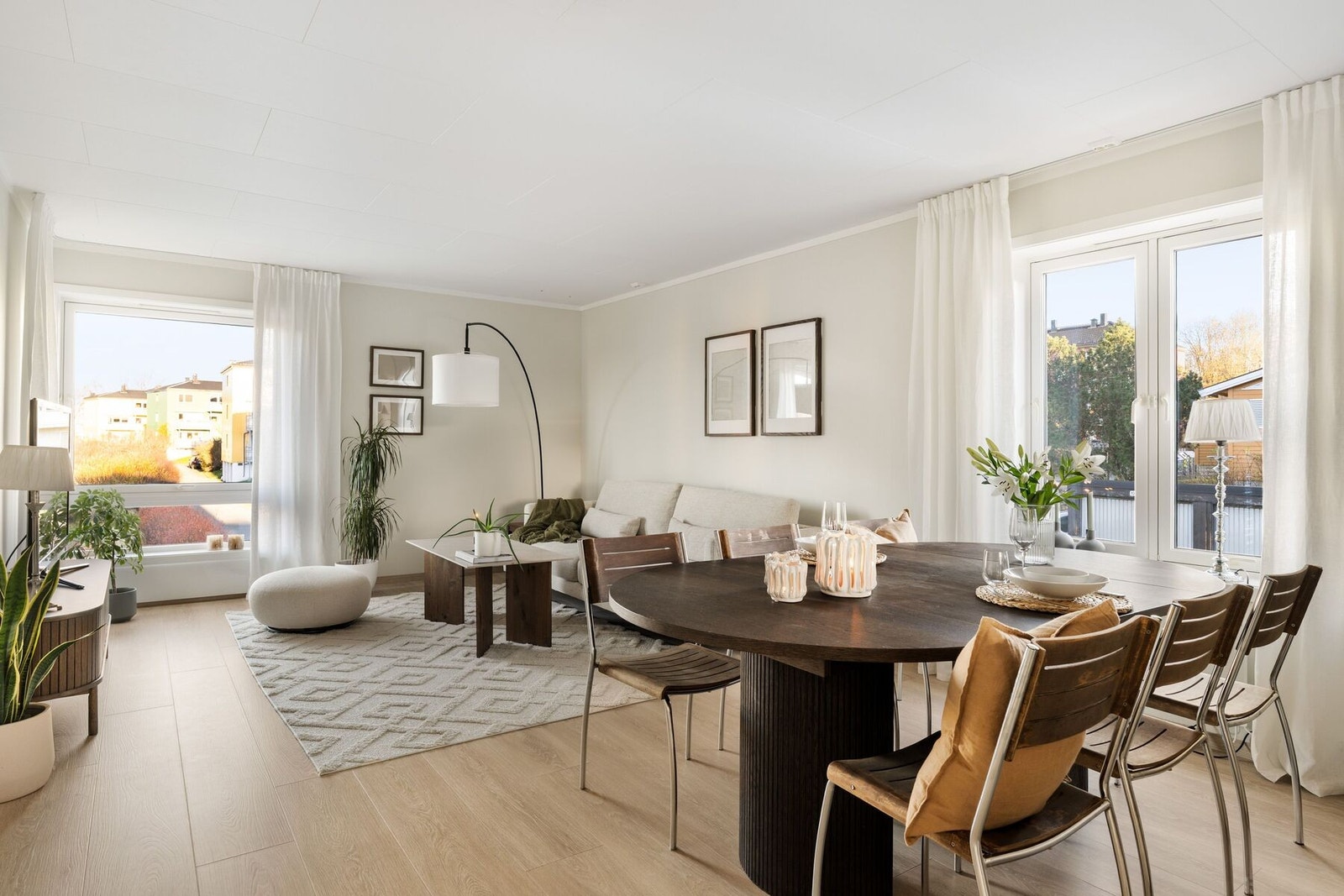 En gjennomgående stilfull og pen leilighet - beliggende i rolige omgivelser med turområder utenfor døren, samtidig som sentrum er få minutter unna. Galleribilde