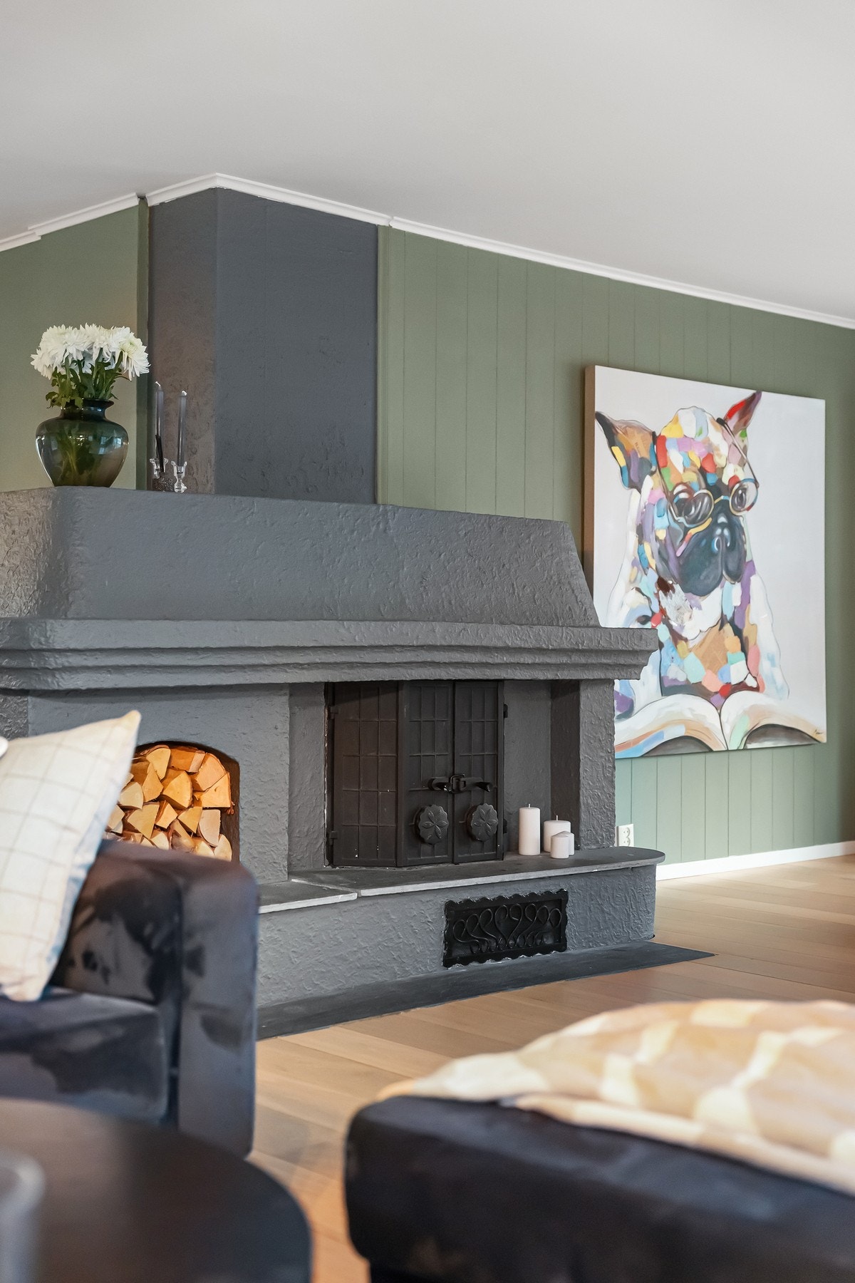 Peisen gir en lun og hyggelig stemning, i tillegg til at den også er en god varmekilde på kjølige dager. Galleribilde