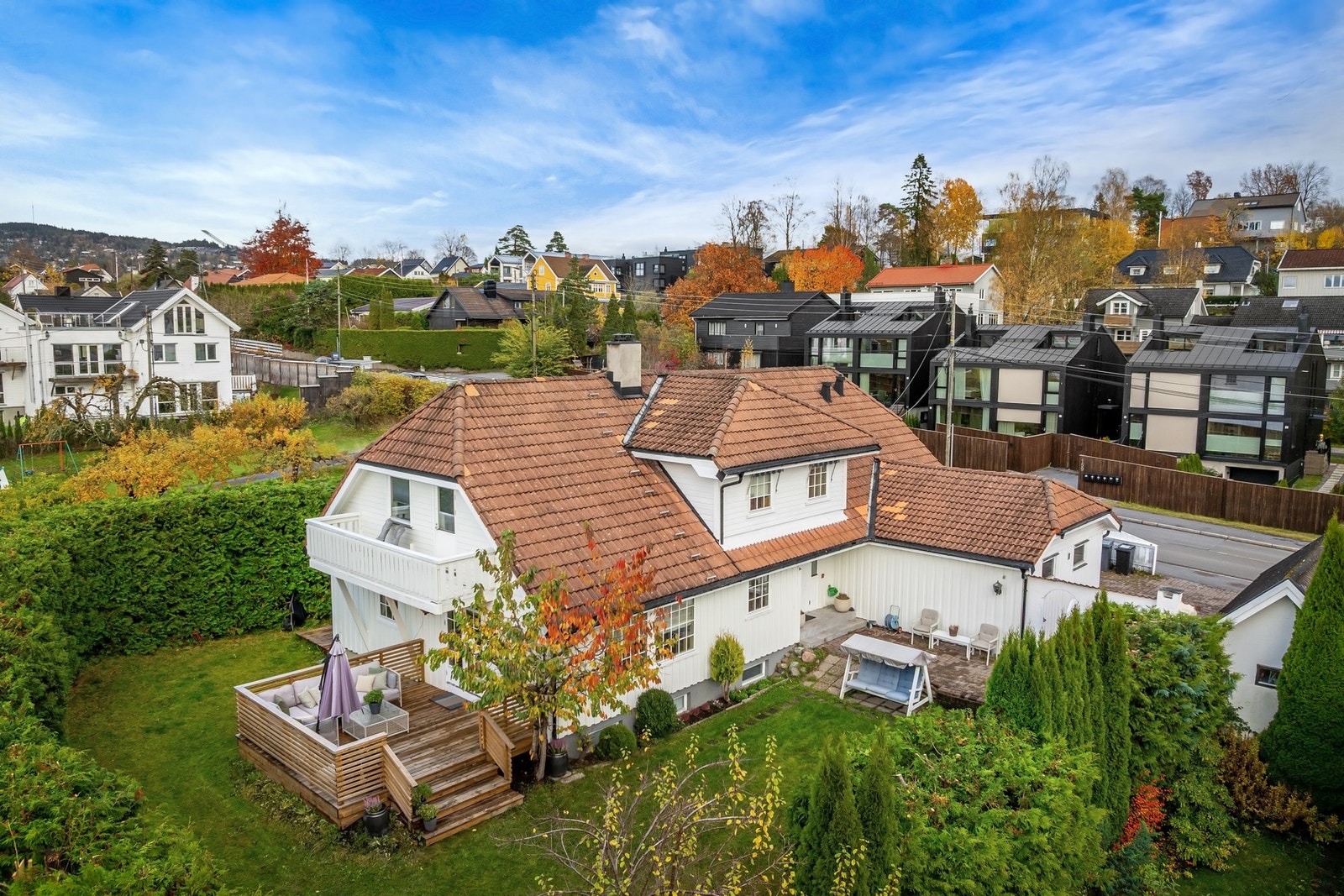 Boligen er velholdt med flotte uteområder, beliggende i rolige og barnevennlige omgivelser på populære Røa. Galleribilde