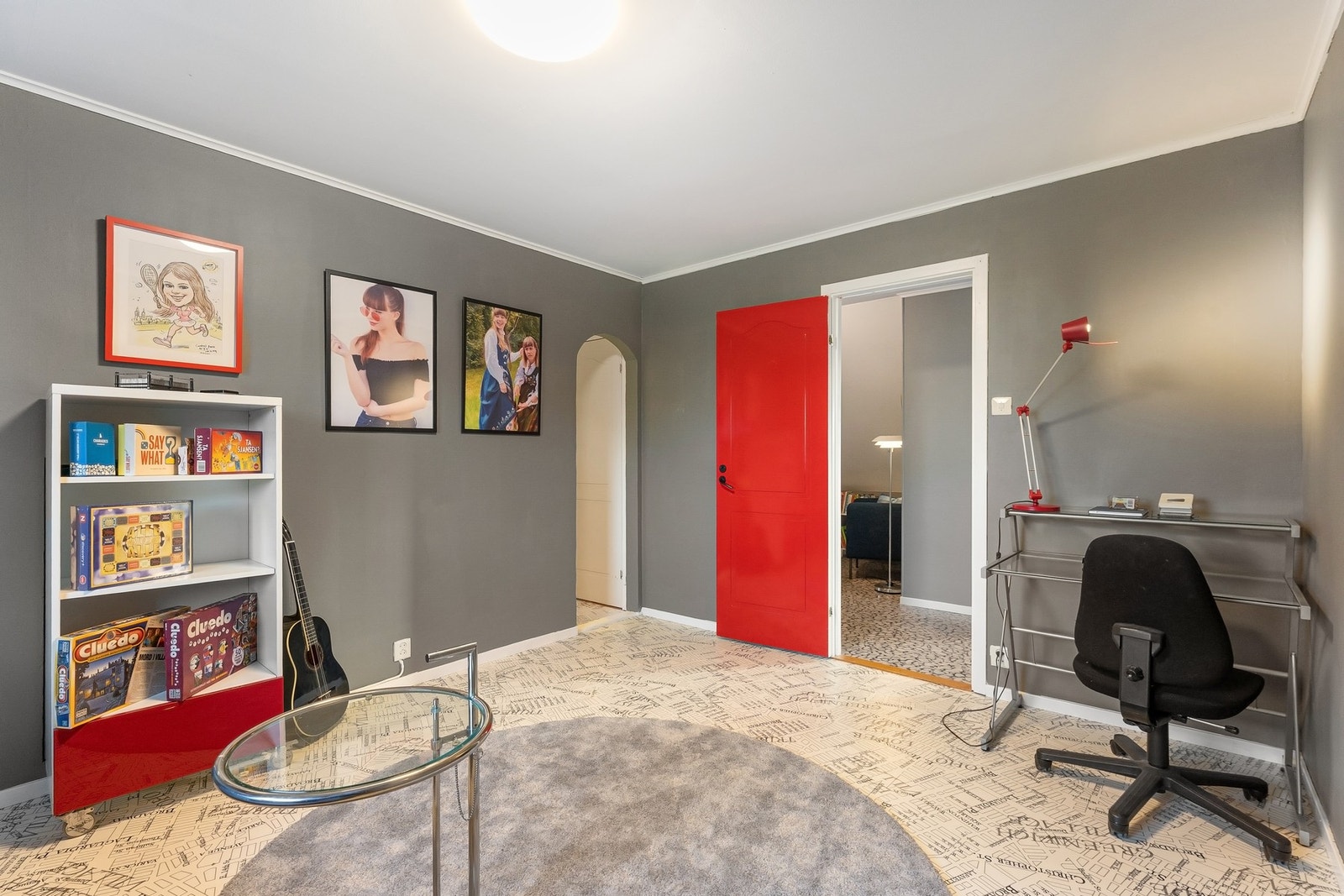 Inngang til åpen garderobe t.v. Utgjør "bod" på originale tegninger. Galleribilde