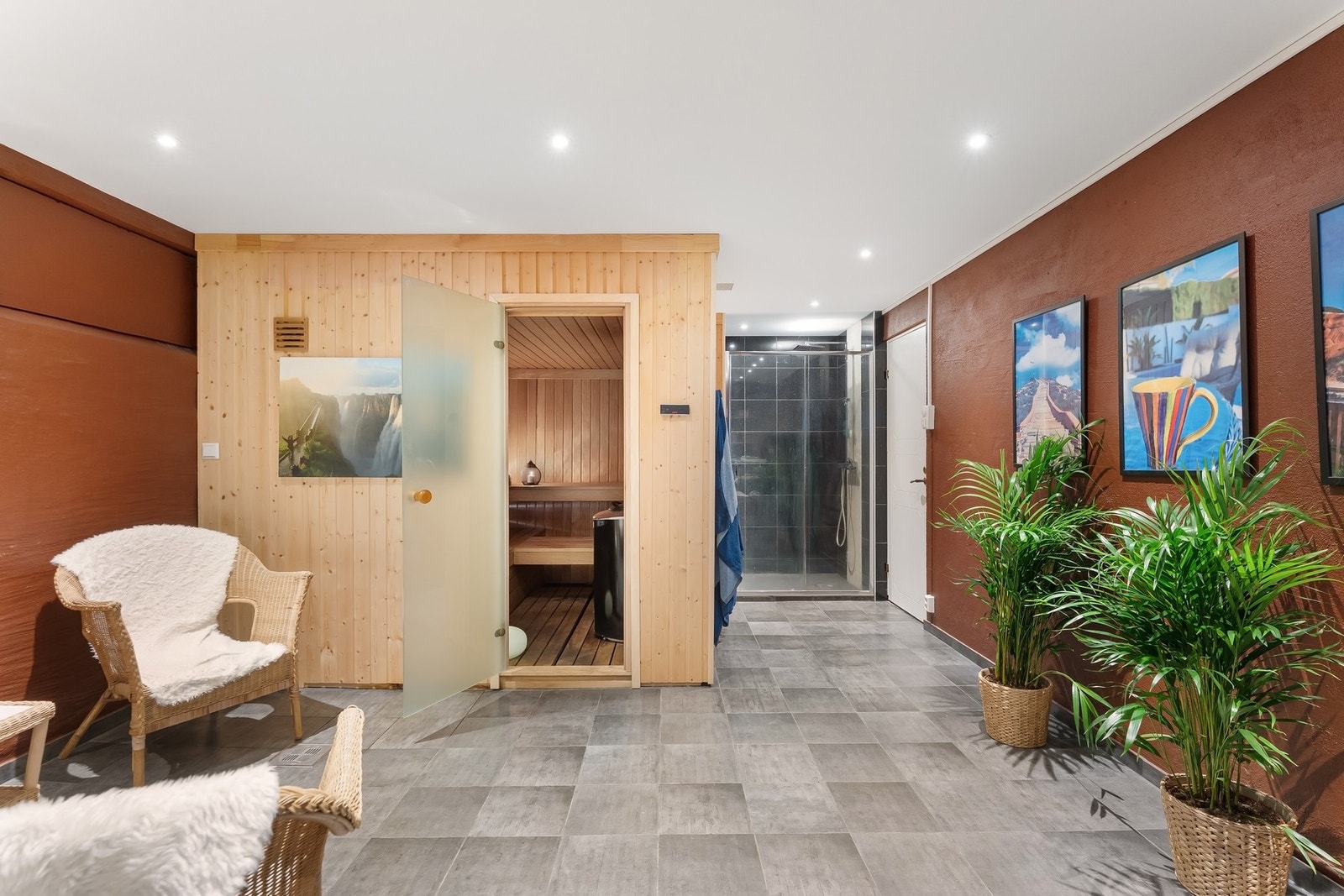 Her får man også sin helt egne spa-avdeling - en hverdagslukus verdt å sette pris på. Badstuen er ny fra 2019 og dusjsonen er fra ca. 2012. Galleribilde