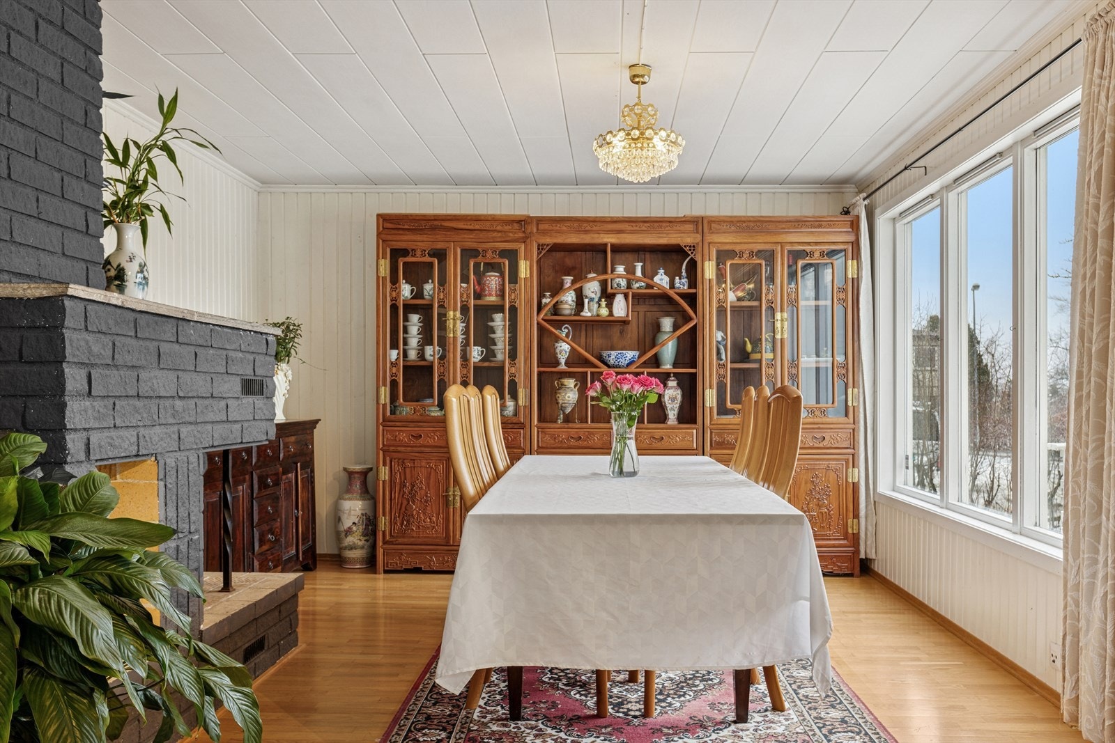 Her har man god plass til å dekke til langbord! Galleribilde