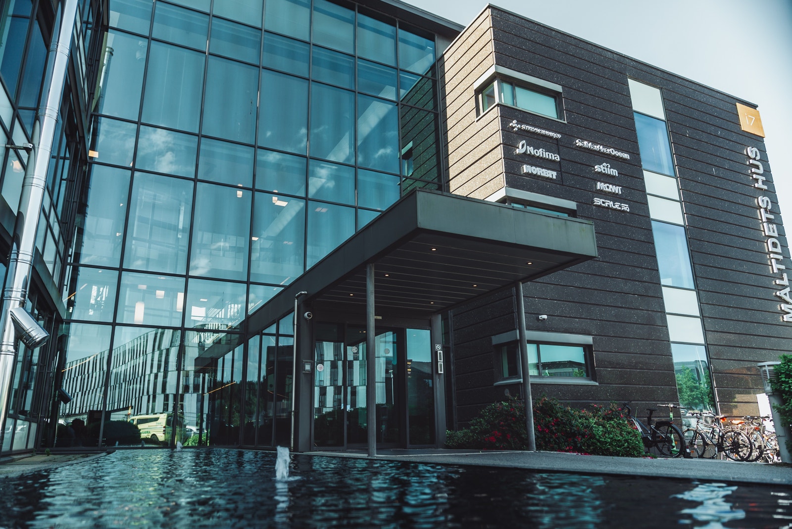 Hovedinngang (Bygg i7) Galleribilde