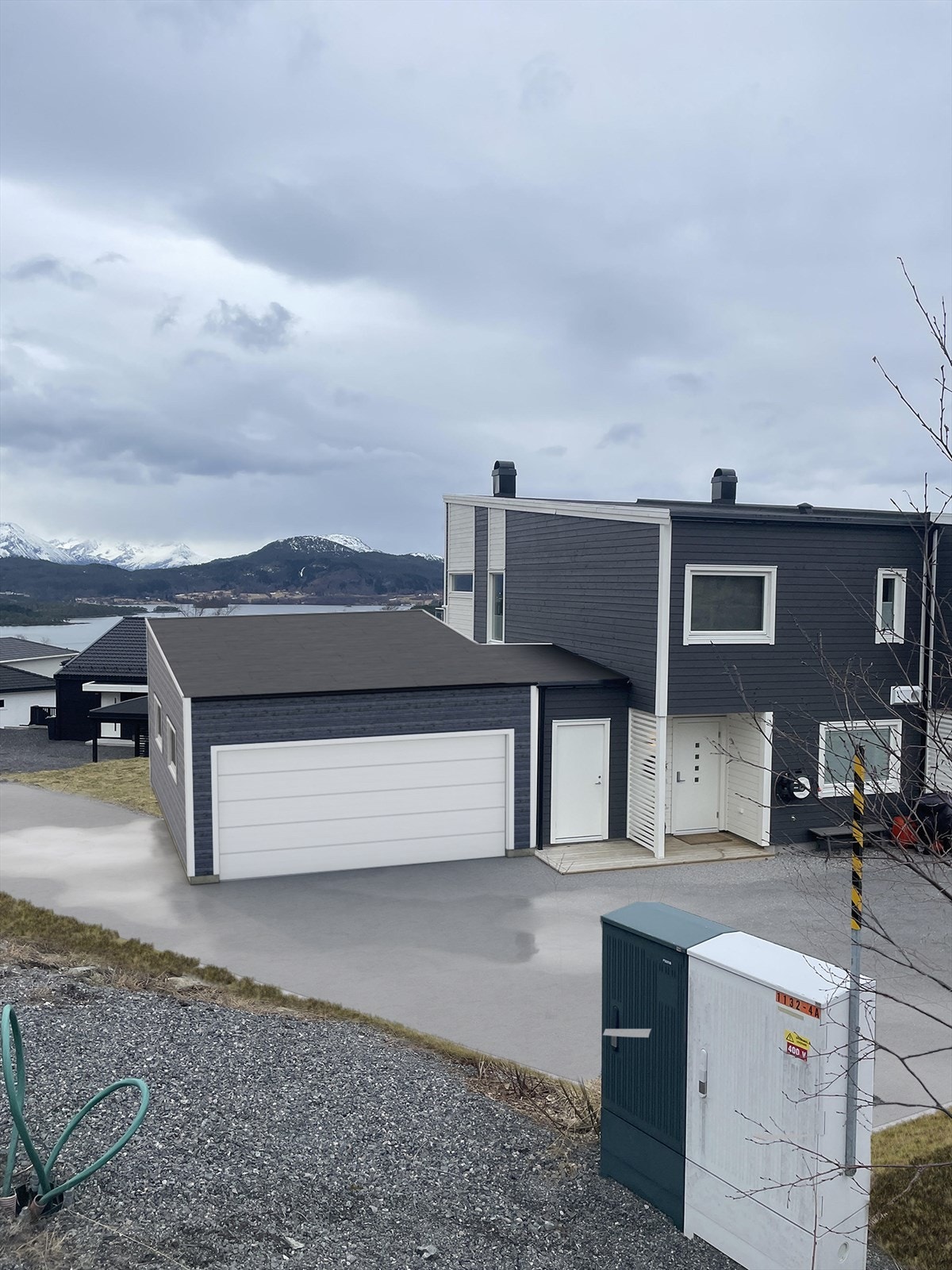 Illustrasjonsfoto garasje (fra selger) Galleribilde