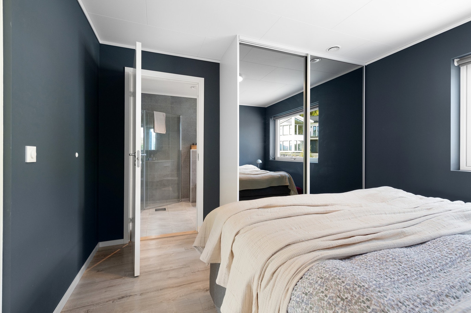 Og tilkomst direkte til badet i 2. etasje Galleribilde