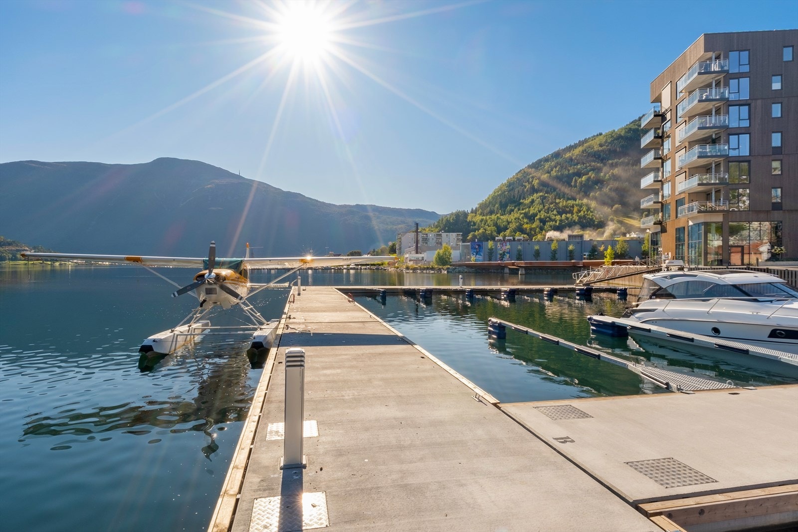 Like ved ligg den nye båthamna i Sogndal Galleribilde