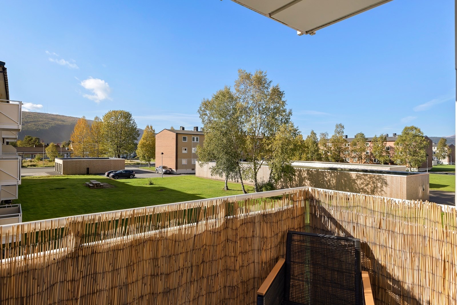 Borettslaget har store, felles grøntarealer som kan benyttes av alle beboere til avslapping, lek og sosiale sammenkomster. Galleribilde