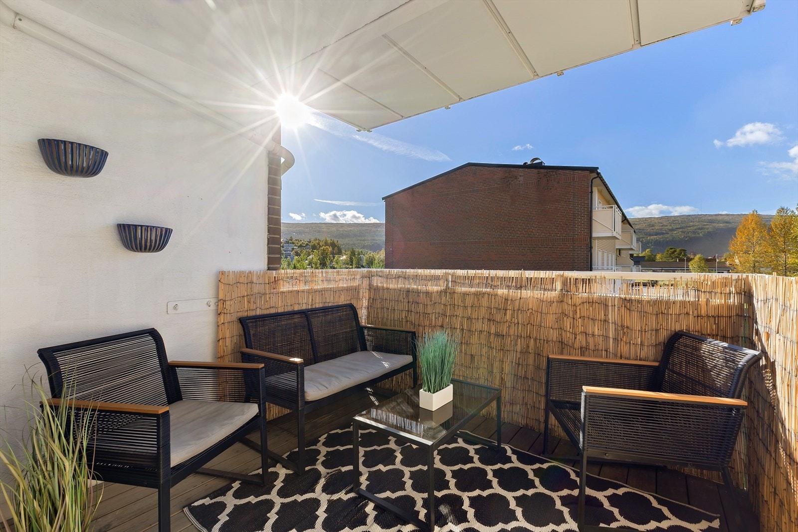 Fra stuen er det utgang til en relativt usjenerende balkong på ca. 7 m2. Galleribilde