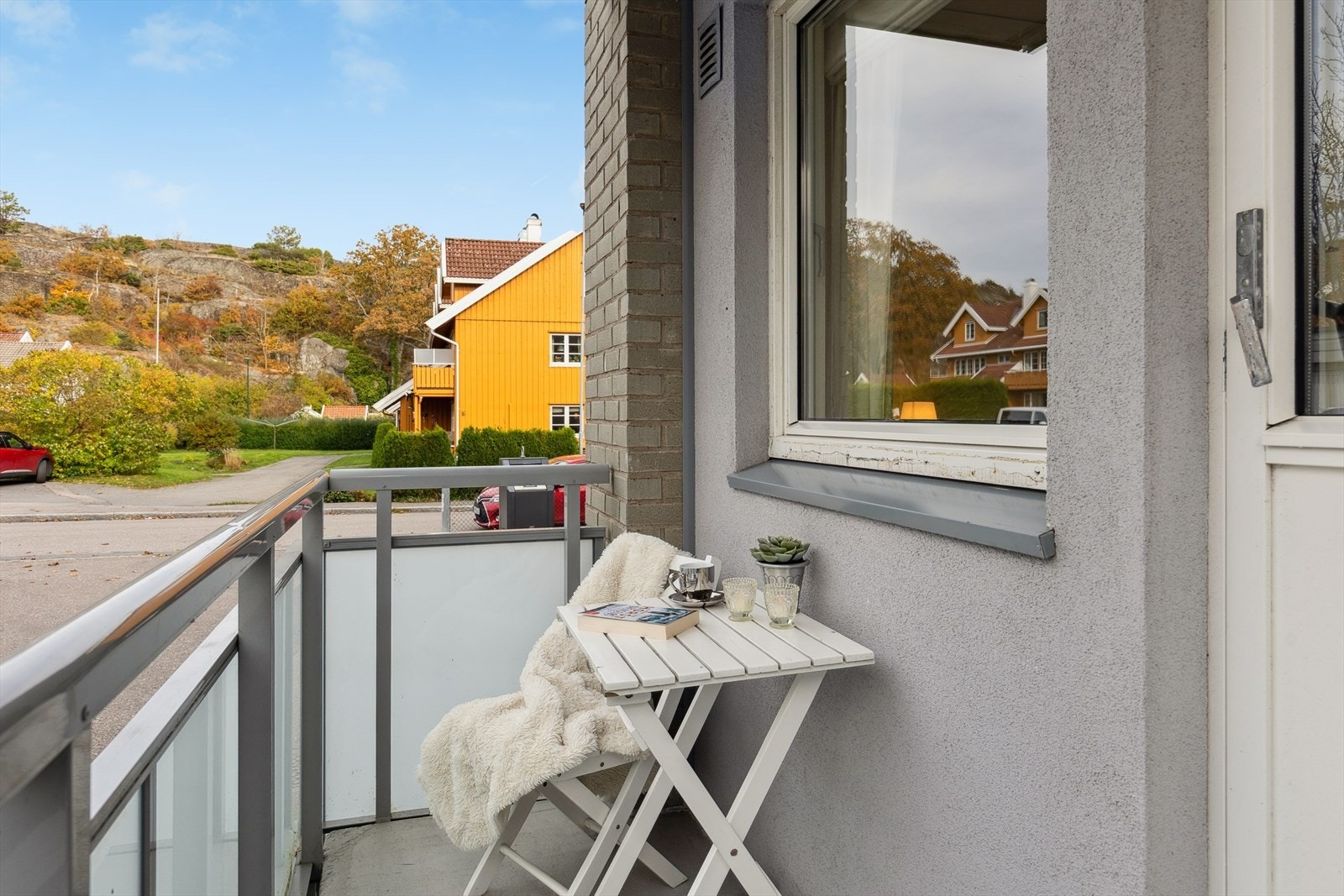 Fra hovedsoverom har du utgang til balkongen. Galleribilde