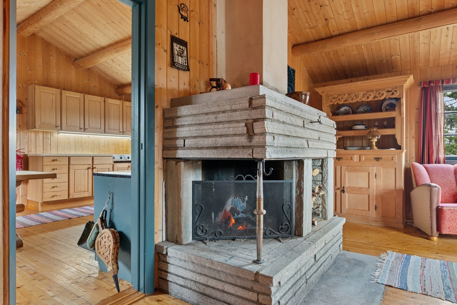 Kjøkken og stuedelen er fra opprinnelig byggeår. Galleribilde