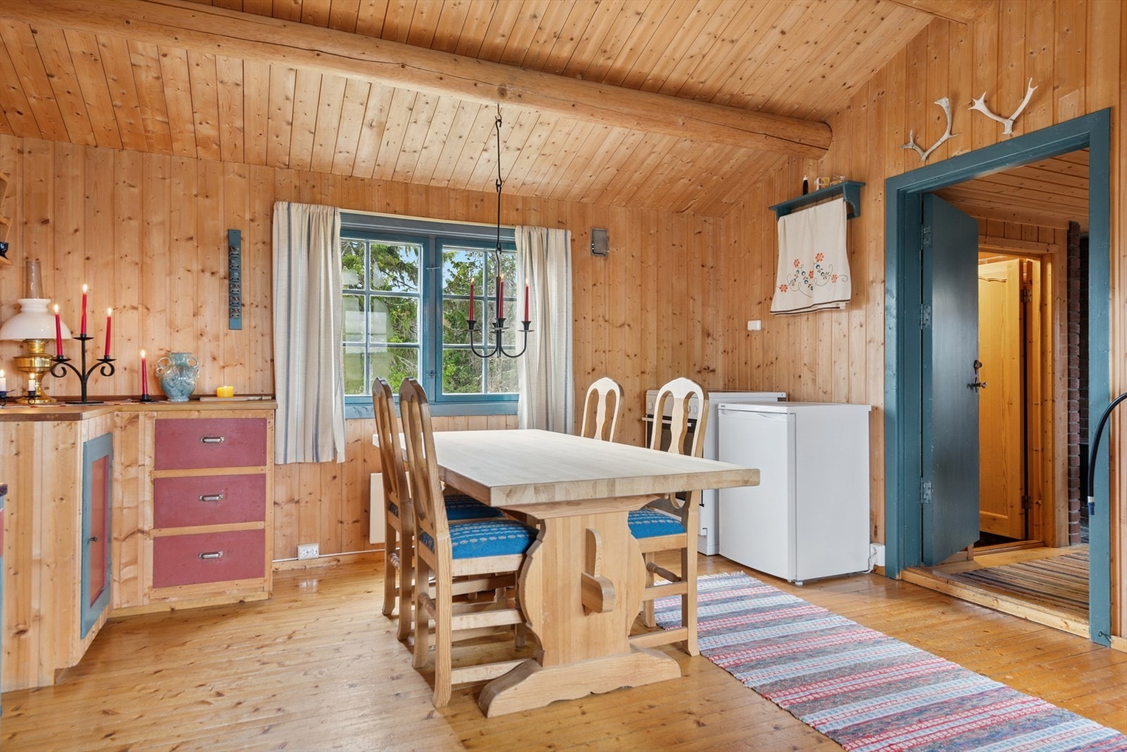 Se punkt "tilbehør" i salgsoppgaven for info rundt hva som følger med hytta. Galleribilde