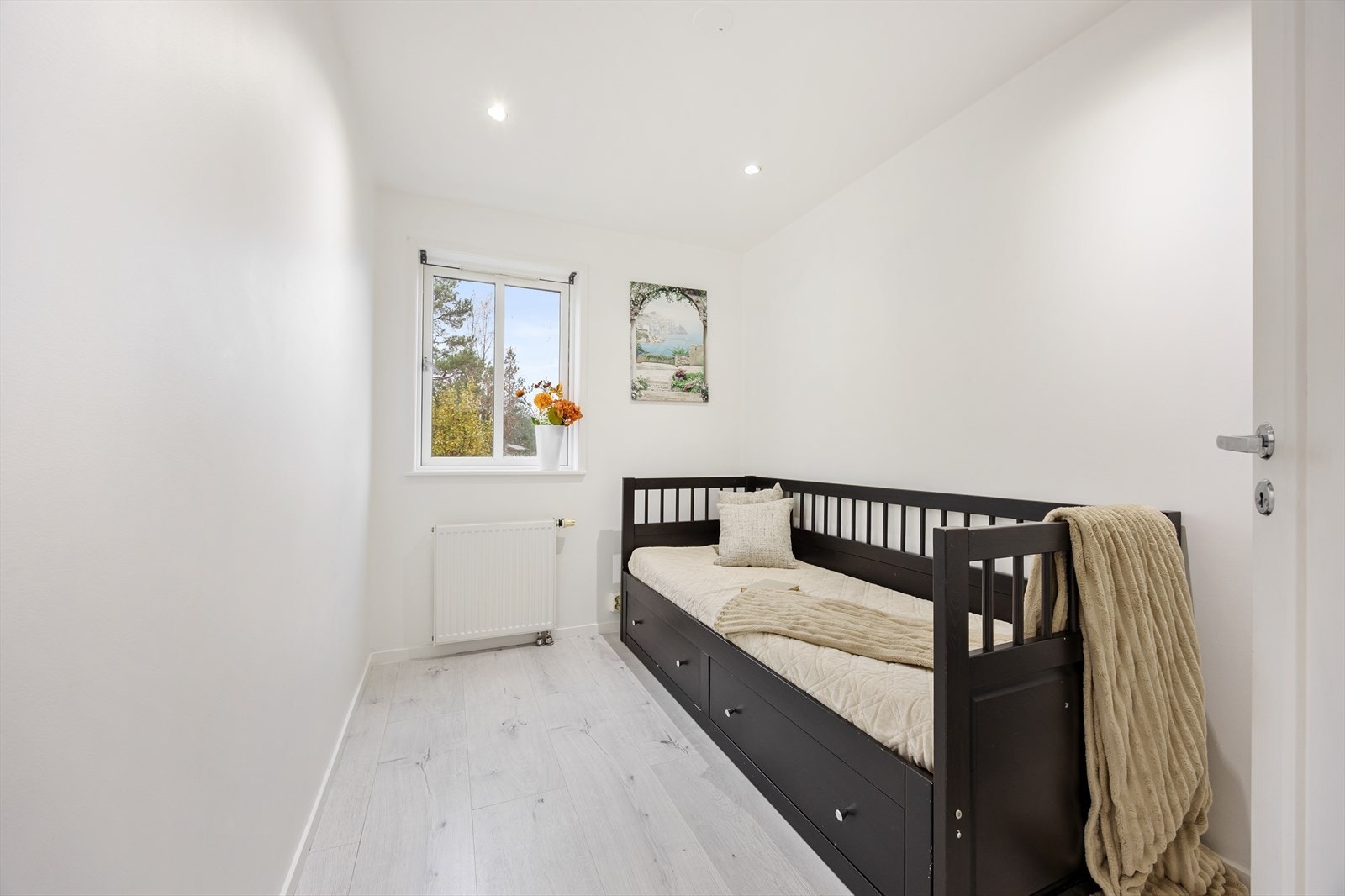 Rommet passer utmerket som soverom, gjesterom, barnerom, hjemmekontor etc. Galleribilde