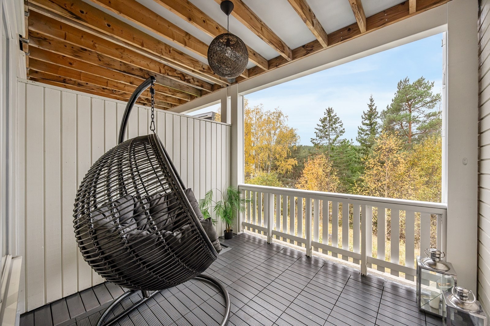 Terrassen har overbygg, noe som gjør den brukbar hele året. Galleribilde