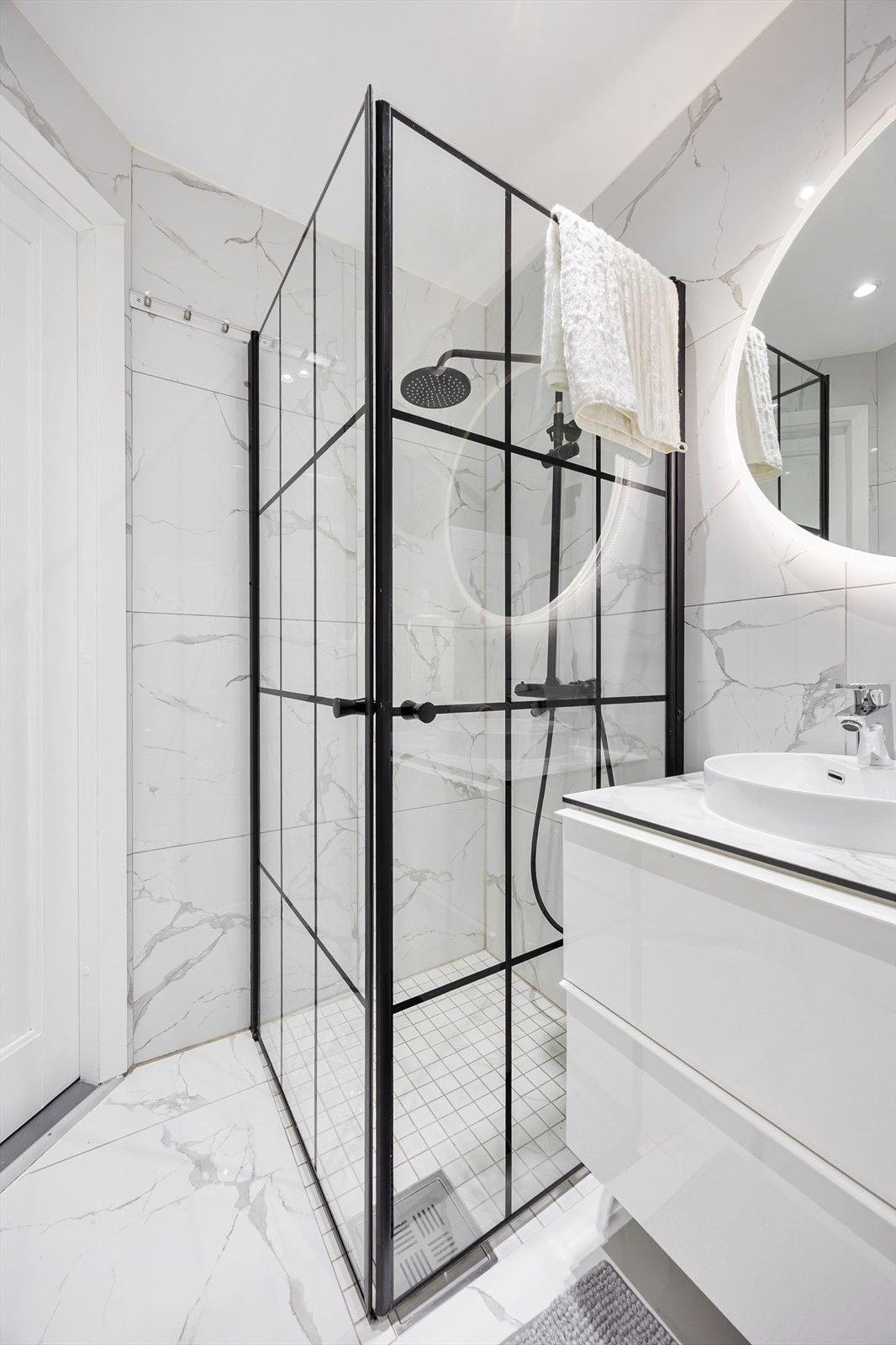 Det moderne utrykket passer godt inn med resten av leiligheten. Galleribilde