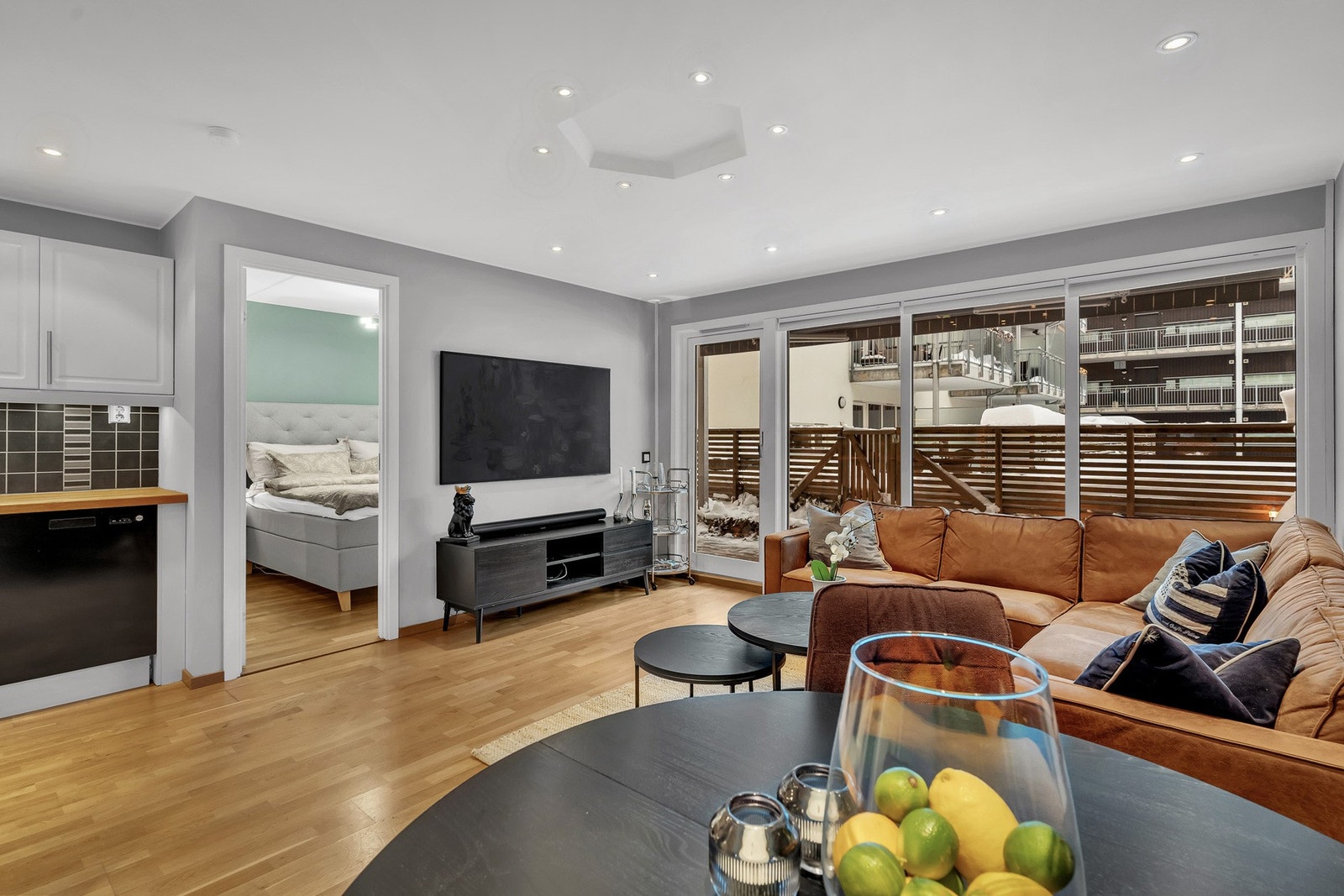 Fra stuen har du adkomst til en flott og delvis overbygd markterrasse. Galleribilde